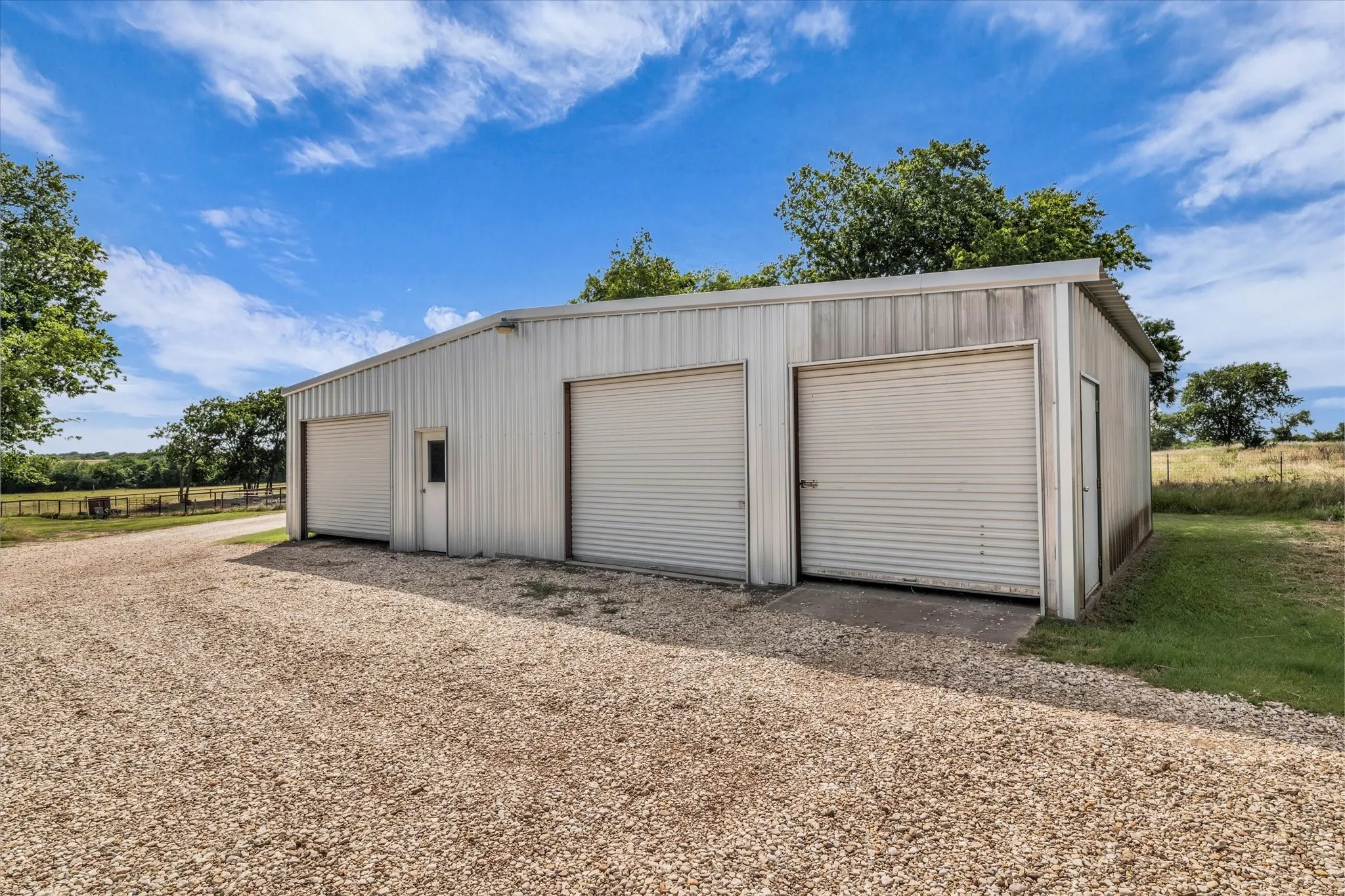 Farm For Sale in Bosque County , 362 County Road 3230, Clifton, Texas 76634, 2 Bedroom, 2 Bathroom, Garage spaces, 1,408 Sqft, built in 1945, mls#21313080, Real Estate Agent in Clifton, Homes For Sale in Bosque county, Homes For Sale in Clifton, Realtor in Clifton Texas, Real Estate Brokerage Independent Realty Texas, Luminita Cordes Realtor