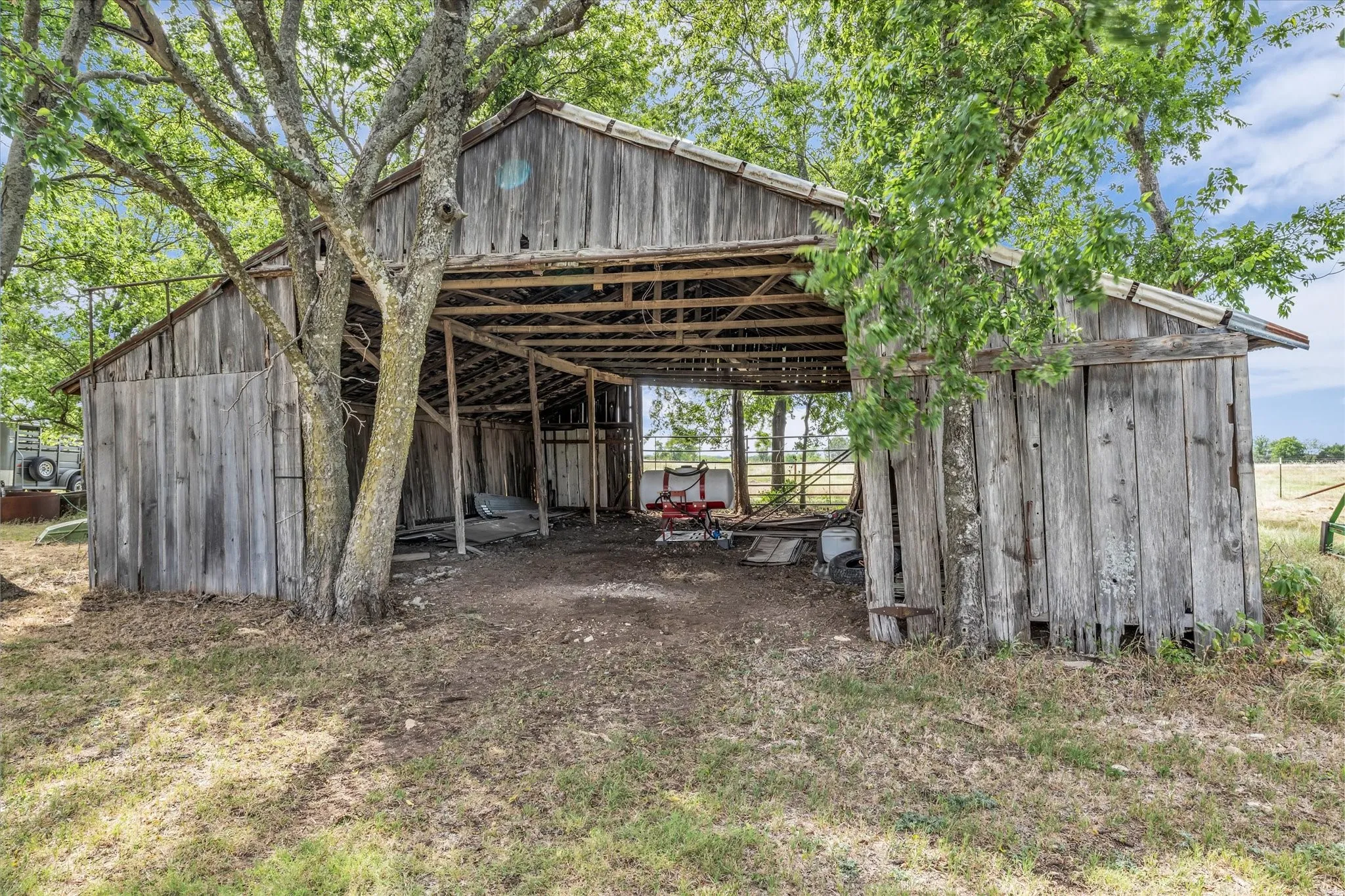 Farm For Sale in Bosque County , 362 County Road 3230, Clifton, Texas 76634, 2 Bedroom, 2 Bathroom, Garage spaces, 1,408 Sqft, built in 1945, mls#21313080, Real Estate Agent in Clifton, Homes For Sale in Bosque county, Homes For Sale in Clifton, Realtor in Clifton Texas, Real Estate Brokerage Independent Realty Texas, Luminita Cordes Realtor