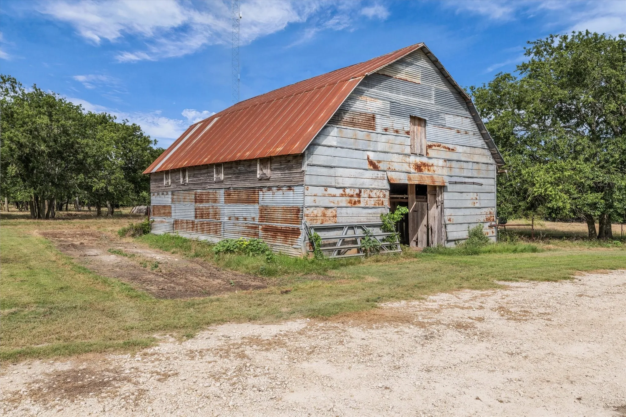Farm For Sale in Bosque County , 362 County Road 3230, Clifton, Texas 76634, 2 Bedroom, 2 Bathroom, Garage spaces, 1,408 Sqft, built in 1945, mls#21313080, Real Estate Agent in Clifton, Homes For Sale in Bosque county, Homes For Sale in Clifton, Realtor in Clifton Texas, Real Estate Brokerage Independent Realty Texas, Luminita Cordes Realtor