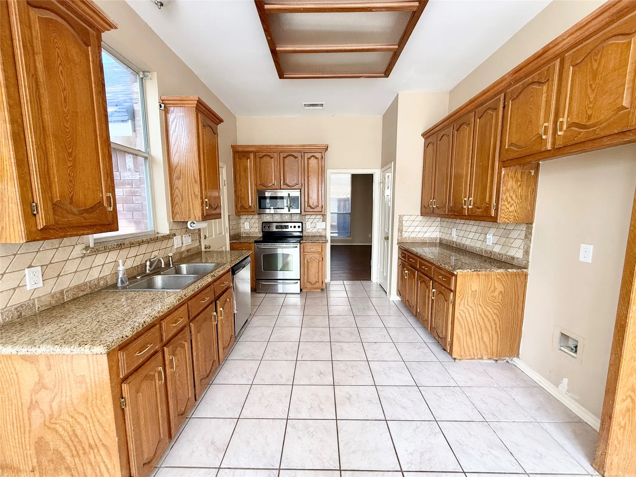 Single Family Residence For Rent in Rockwall County , 8902 Bayshore Lane, Rowlett, Texas 75088, 4 Bedroom, 3 Bathroom, 2 Garage spaces, 1,953 Sqft, built in 1990, mls#21313100, Real Estate Agent in Rowlett, Homes For Rent in Rockwall county, Homes For Rent in Rowlett, Realtor in Rowlett Texas, Real Estate Brokerage Independent Realty Texas, Luminita Cordes Realtor