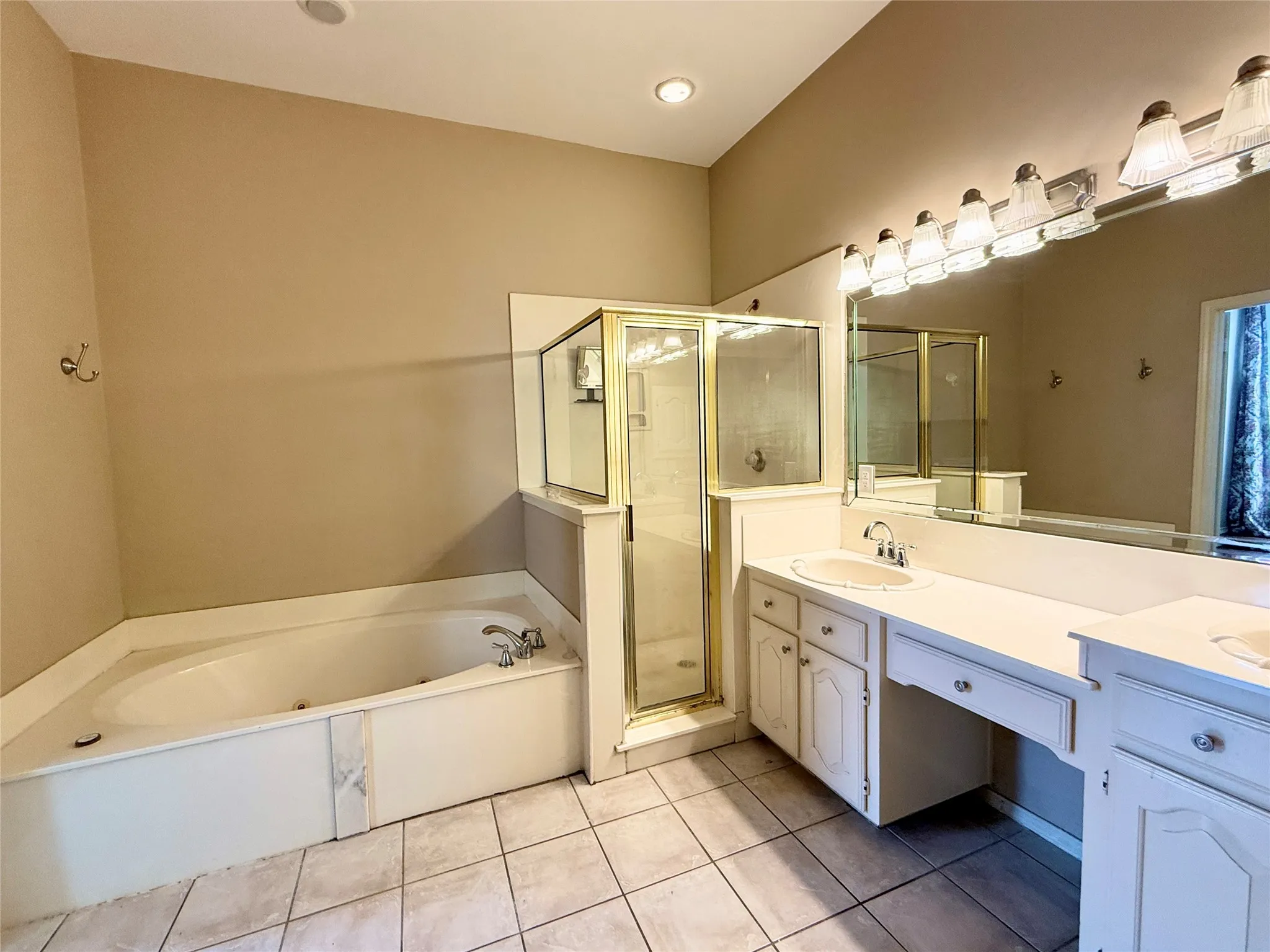Single Family Residence For Rent in Rockwall County , 8902 Bayshore Lane, Rowlett, Texas 75088, 4 Bedroom, 3 Bathroom, 2 Garage spaces, 1,953 Sqft, built in 1990, mls#21313100, Real Estate Agent in Rowlett, Homes For Rent in Rockwall county, Homes For Rent in Rowlett, Realtor in Rowlett Texas, Real Estate Brokerage Independent Realty Texas, Luminita Cordes Realtor