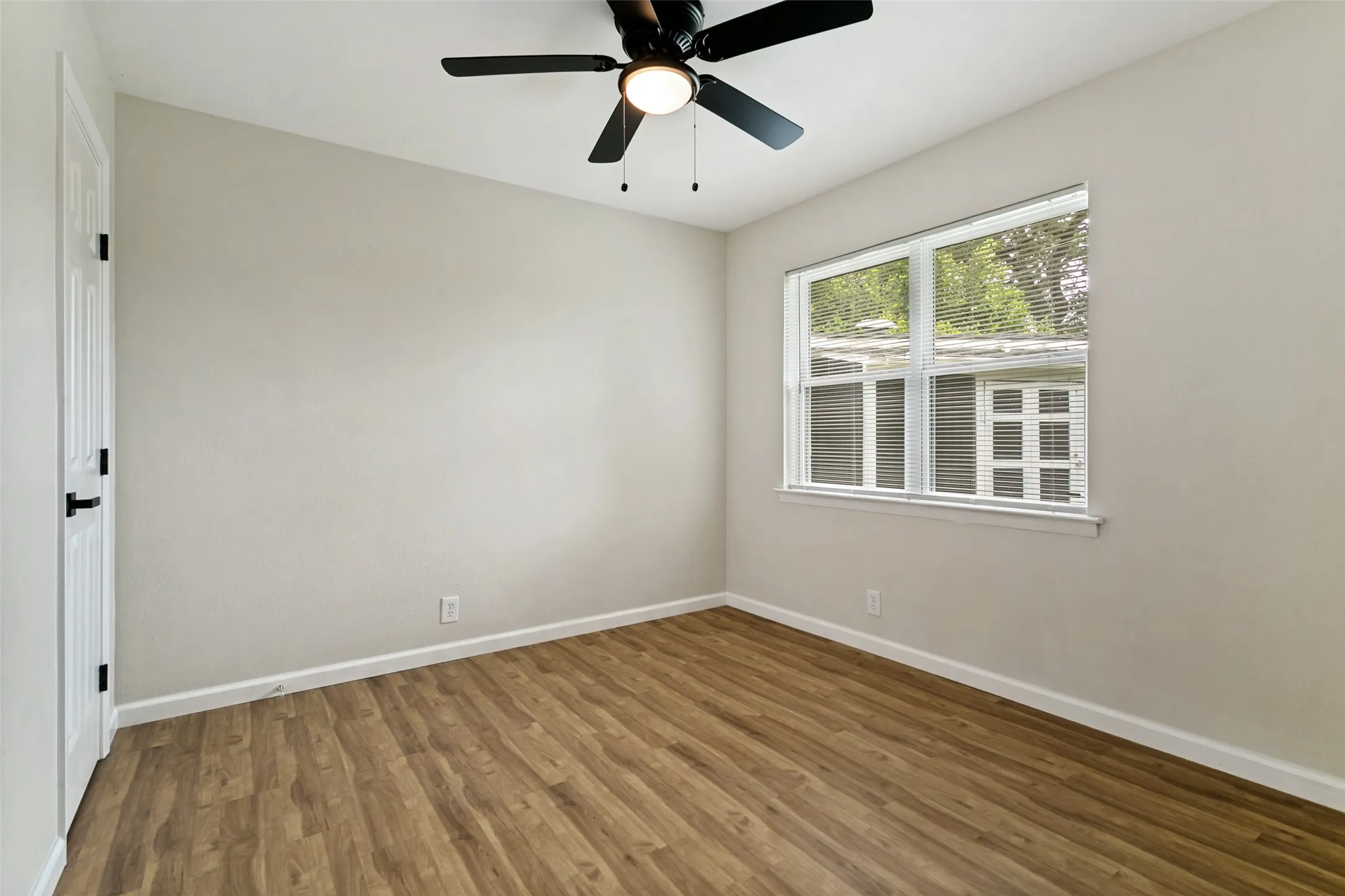 Single Family Residence For Rent in Tarrant County , 904 Bryan Drive, Bedford, Texas 76022, 3 Bedroom, 2 Bathroom, Garage spaces, 1,309 Sqft, built in 1960, mls#21313111, Real Estate Agent in Bedford, Homes For Rent in Tarrant county, Homes For Rent in Bedford, Realtor in Bedford Texas, Real Estate Brokerage Independent Realty Texas, Luminita Cordes Realtor