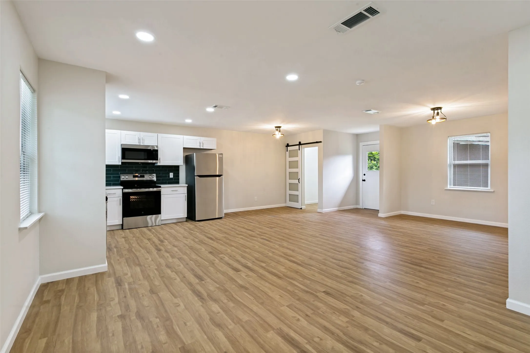Single Family Residence For Rent in Tarrant County , 904 Bryan Drive, Bedford, Texas 76022, 3 Bedroom, 2 Bathroom, Garage spaces, 1,309 Sqft, built in 1960, mls#21313111, Real Estate Agent in Bedford, Homes For Rent in Tarrant county, Homes For Rent in Bedford, Realtor in Bedford Texas, Real Estate Brokerage Independent Realty Texas, Luminita Cordes Realtor