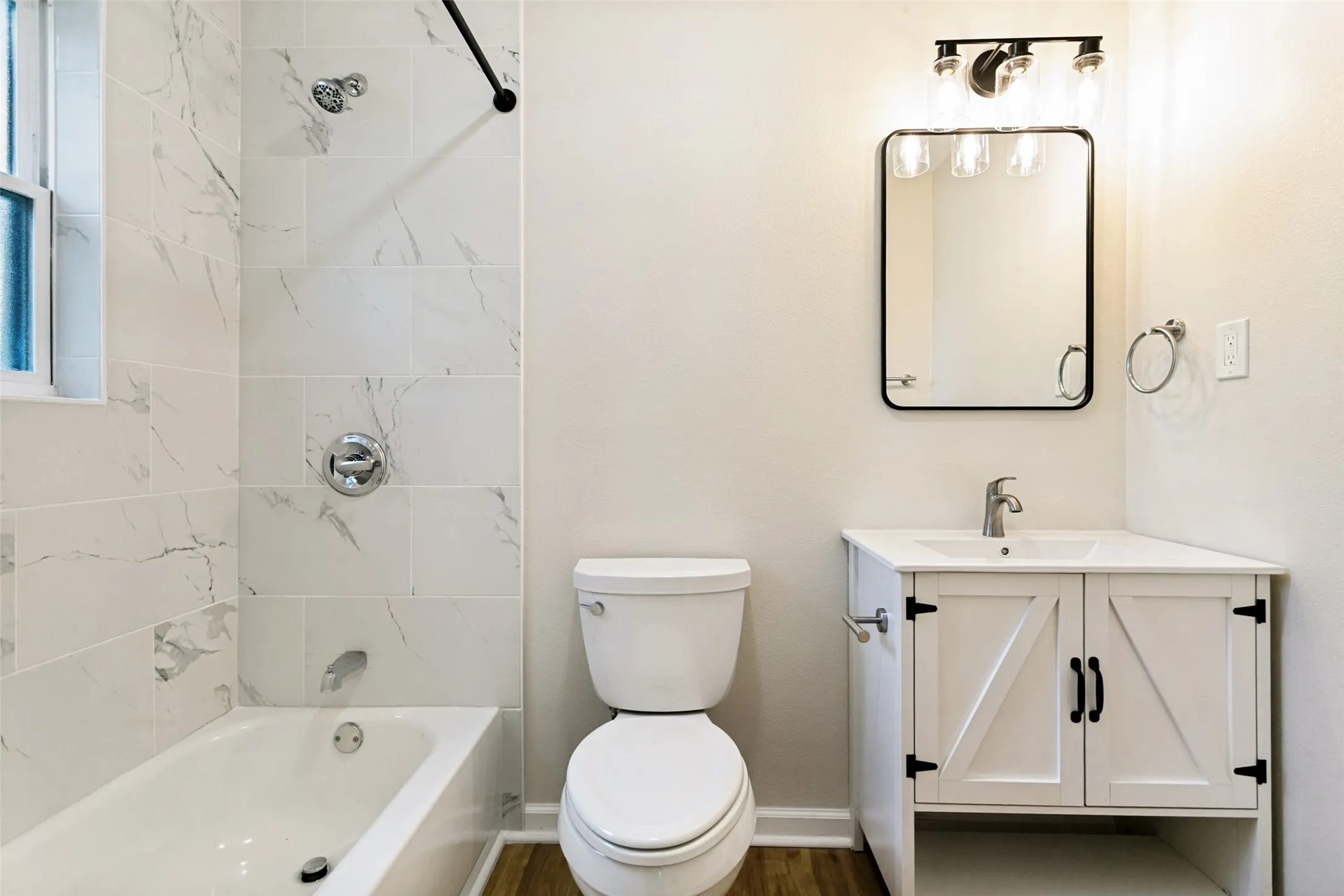 Single Family Residence For Rent in Tarrant County , 904 Bryan Drive, Bedford, Texas 76022, 3 Bedroom, 2 Bathroom, Garage spaces, 1,309 Sqft, built in 1960, mls#21313111, Real Estate Agent in Bedford, Homes For Rent in Tarrant county, Homes For Rent in Bedford, Realtor in Bedford Texas, Real Estate Brokerage Independent Realty Texas, Luminita Cordes Realtor