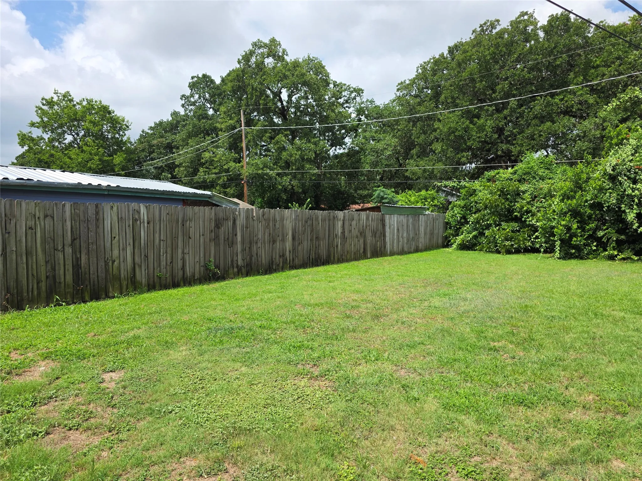 Duplex For Rent in Tarrant County , 1817 Brittain Street, Fort Worth, Texas 76111, 2 Bedroom, 1 Bathroom, Garage spaces, 765 Sqft, built in 1947, mls#21310872, Real Estate Agent in Fort Worth, Homes For Rent in Tarrant county, Homes For Rent in Fort Worth, Realtor in Fort Worth Texas, Real Estate Brokerage Independent Realty Texas, Luminita Cordes Realtor