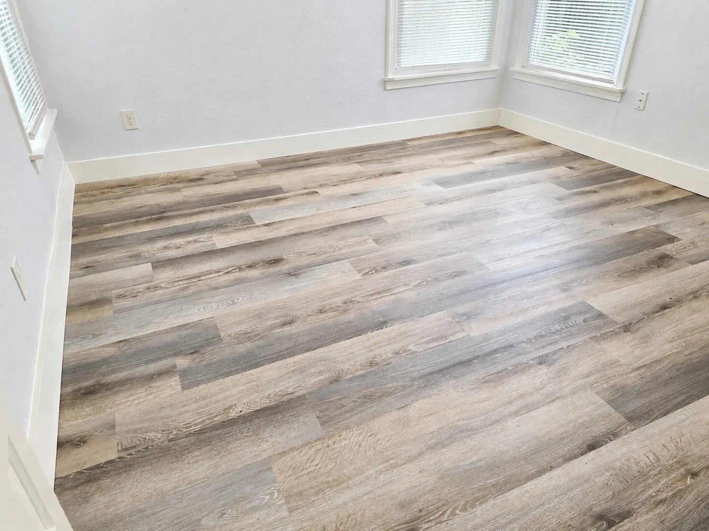 Duplex For Rent in Tarrant County , 1817 Brittain Street, Fort Worth, Texas 76111, 2 Bedroom, 1 Bathroom, Garage spaces, 765 Sqft, built in 1947, mls#21310872, Real Estate Agent in Fort Worth, Homes For Rent in Tarrant county, Homes For Rent in Fort Worth, Realtor in Fort Worth Texas, Real Estate Brokerage Independent Realty Texas, Luminita Cordes Realtor