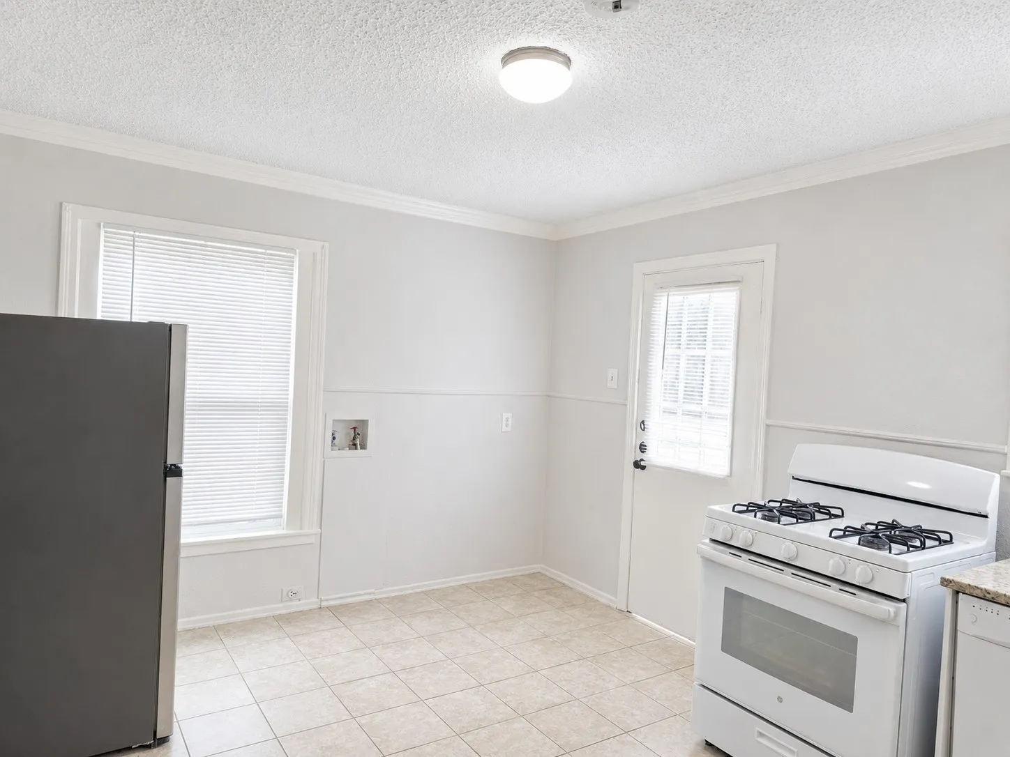 Duplex For Rent in Tarrant County , 1817 Brittain Street, Fort Worth, Texas 76111, 2 Bedroom, 1 Bathroom, Garage spaces, 765 Sqft, built in 1947, mls#21310872, Real Estate Agent in Fort Worth, Homes For Rent in Tarrant county, Homes For Rent in Fort Worth, Realtor in Fort Worth Texas, Real Estate Brokerage Independent Realty Texas, Luminita Cordes Realtor