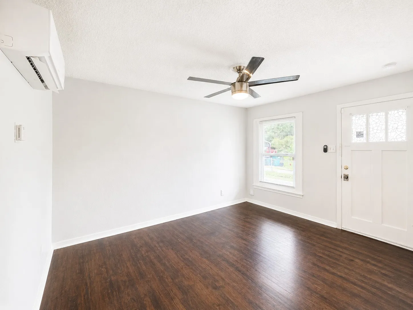 Duplex For Rent in Tarrant County , 1819 Brittain Street, Fort Worth, Texas 76111, 2 Bedroom, 1 Bathroom, Garage spaces, 765 Sqft, built in 1947, mls#21310750, Real Estate Agent in Fort Worth, Homes For Rent in Tarrant county, Homes For Rent in Fort Worth, Realtor in Fort Worth Texas, Real Estate Brokerage Independent Realty Texas, Luminita Cordes Realtor
