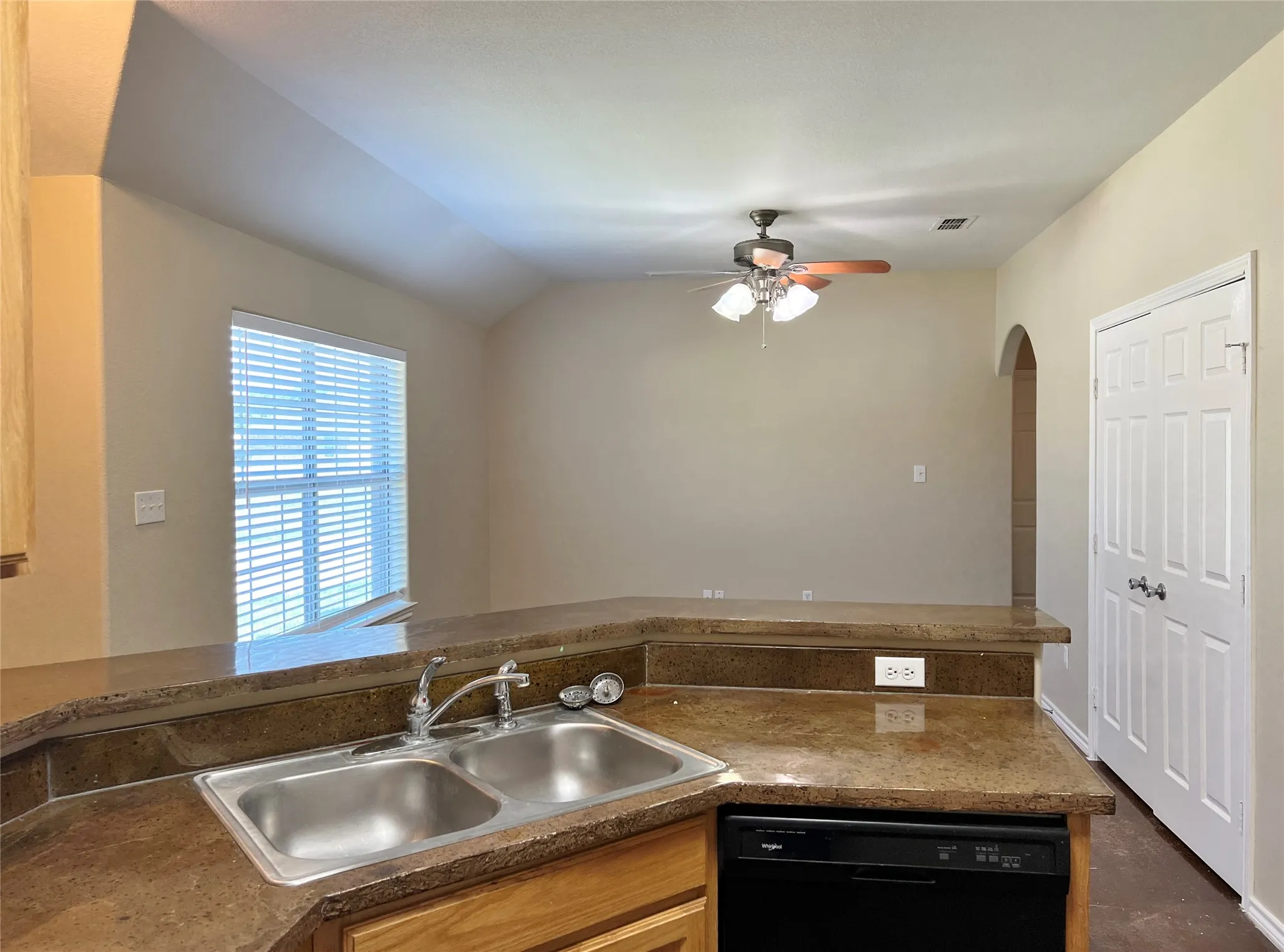 Quadruplex For Rent in Parker County , 120 Sunburst Court, Weatherford, Texas 76087, 3 Bedroom, 2 Bathroom, Garage spaces, 1,200 Sqft, built in 2007, mls#21313132, Real Estate Agent in Weatherford, Homes For Rent in Parker county, Homes For Rent in Weatherford, Realtor in Weatherford Texas, Real Estate Brokerage Independent Realty Texas, Luminita Cordes Realtor