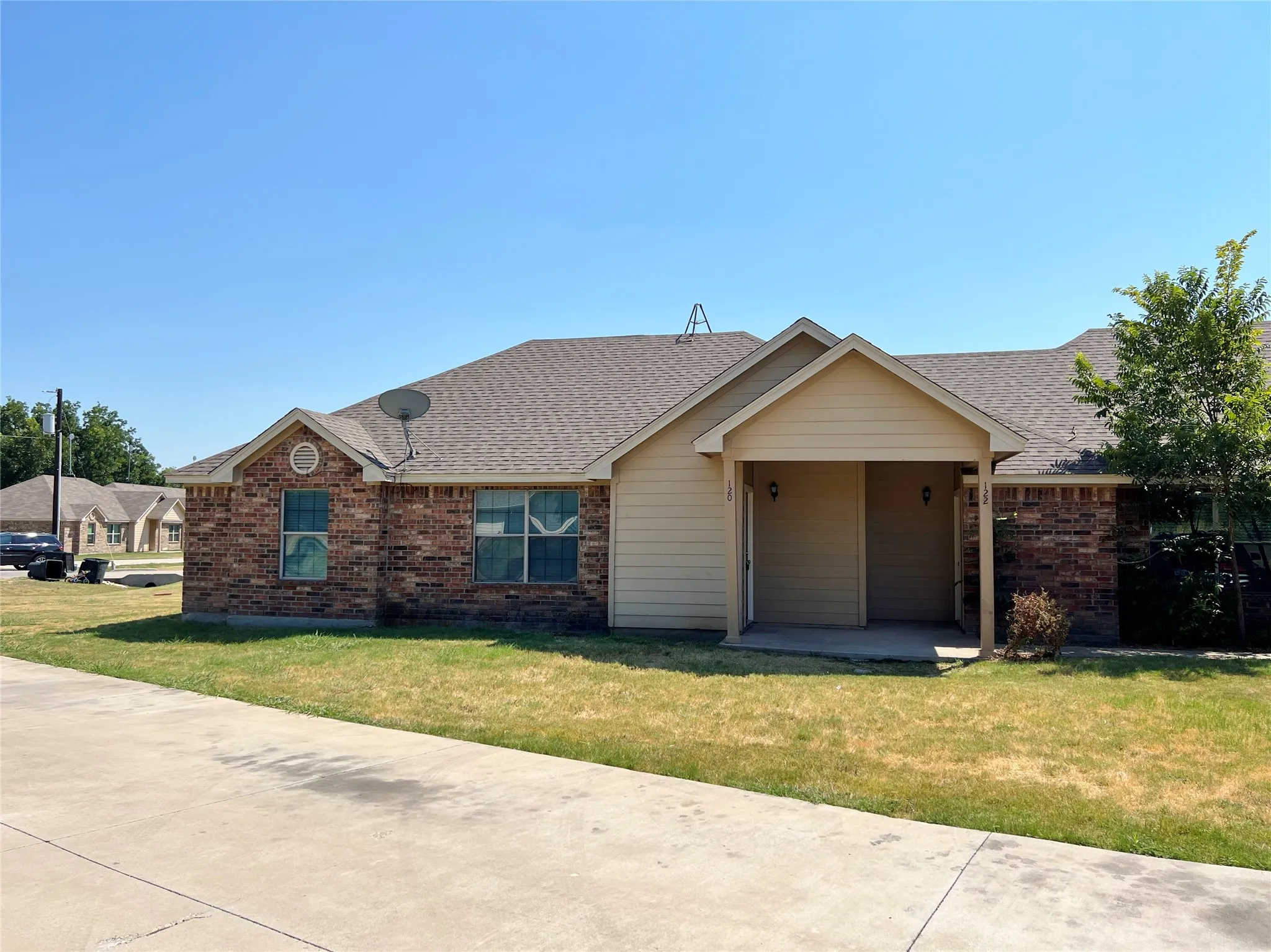 Quadruplex For Rent in Parker County , 120 Sunburst Court, Weatherford, Texas 76087, 3 Bedroom, 2 Bathroom, Garage spaces, 1,200 Sqft, built in 2007, mls#21313132, Real Estate Agent in Weatherford, Homes For Rent in Parker county, Homes For Rent in Weatherford, Realtor in Weatherford Texas, Real Estate Brokerage Independent Realty Texas, Luminita Cordes Realtor