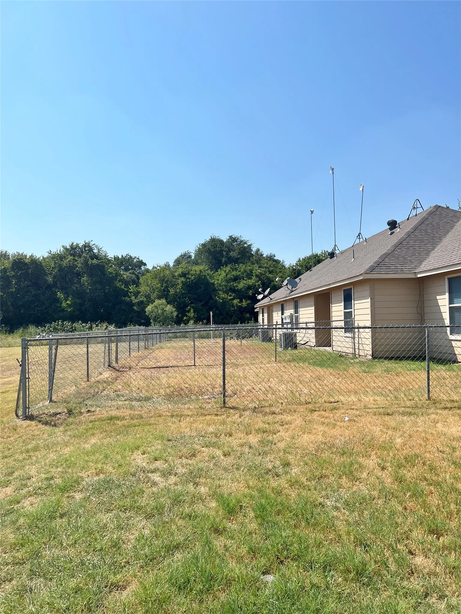 Quadruplex For Rent in Parker County , 120 Sunburst Court, Weatherford, Texas 76087, 3 Bedroom, 2 Bathroom, Garage spaces, 1,200 Sqft, built in 2007, mls#21313132, Real Estate Agent in Weatherford, Homes For Rent in Parker county, Homes For Rent in Weatherford, Realtor in Weatherford Texas, Real Estate Brokerage Independent Realty Texas, Luminita Cordes Realtor