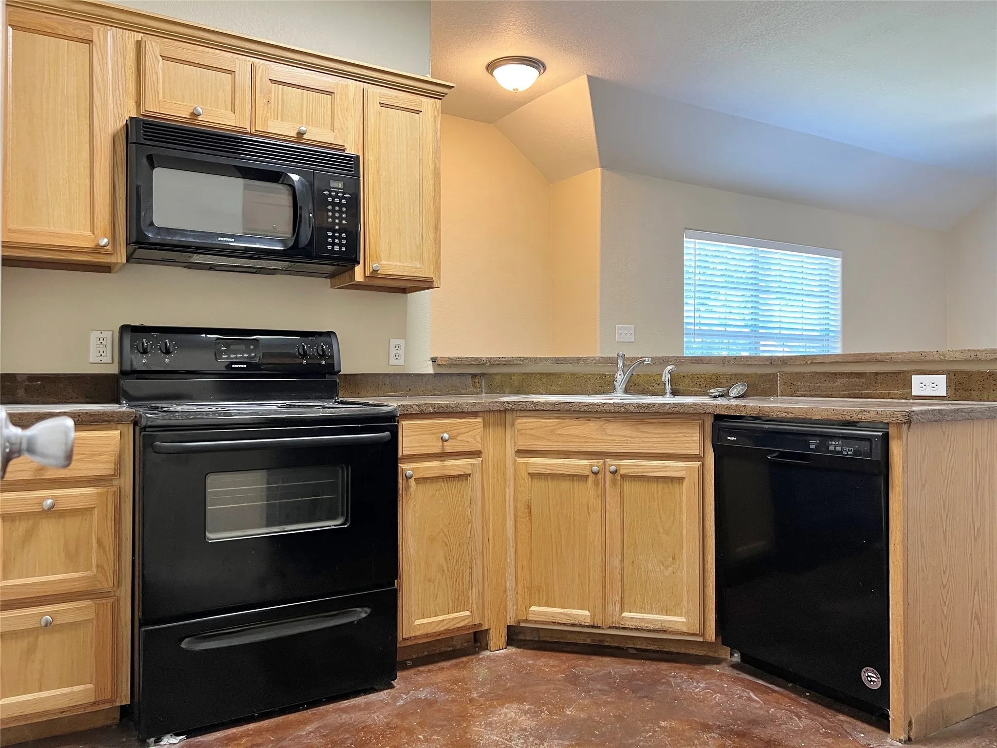 Quadruplex For Rent in Parker County , 120 Sunburst Court, Weatherford, Texas 76087, 3 Bedroom, 2 Bathroom, Garage spaces, 1,200 Sqft, built in 2007, mls#21313132, Real Estate Agent in Weatherford, Homes For Rent in Parker county, Homes For Rent in Weatherford, Realtor in Weatherford Texas, Real Estate Brokerage Independent Realty Texas, Luminita Cordes Realtor