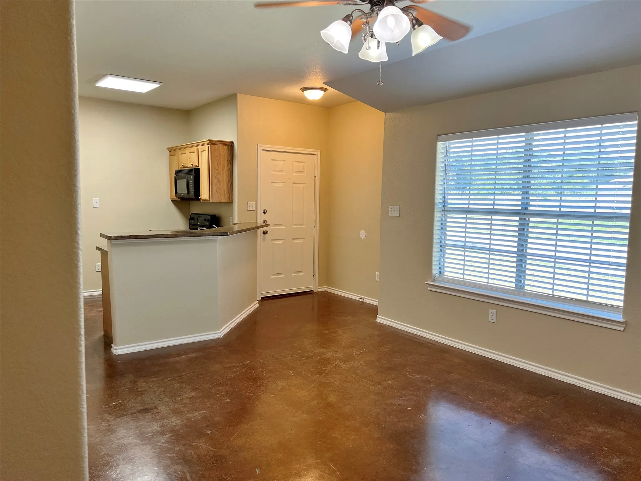 Quadruplex For Rent in Parker County , 120 Sunburst Court, Weatherford, Texas 76087, 3 Bedroom, 2 Bathroom, Garage spaces, 1,200 Sqft, built in 2007, mls#21313132, Real Estate Agent in Weatherford, Homes For Rent in Parker county, Homes For Rent in Weatherford, Realtor in Weatherford Texas, Real Estate Brokerage Independent Realty Texas, Luminita Cordes Realtor