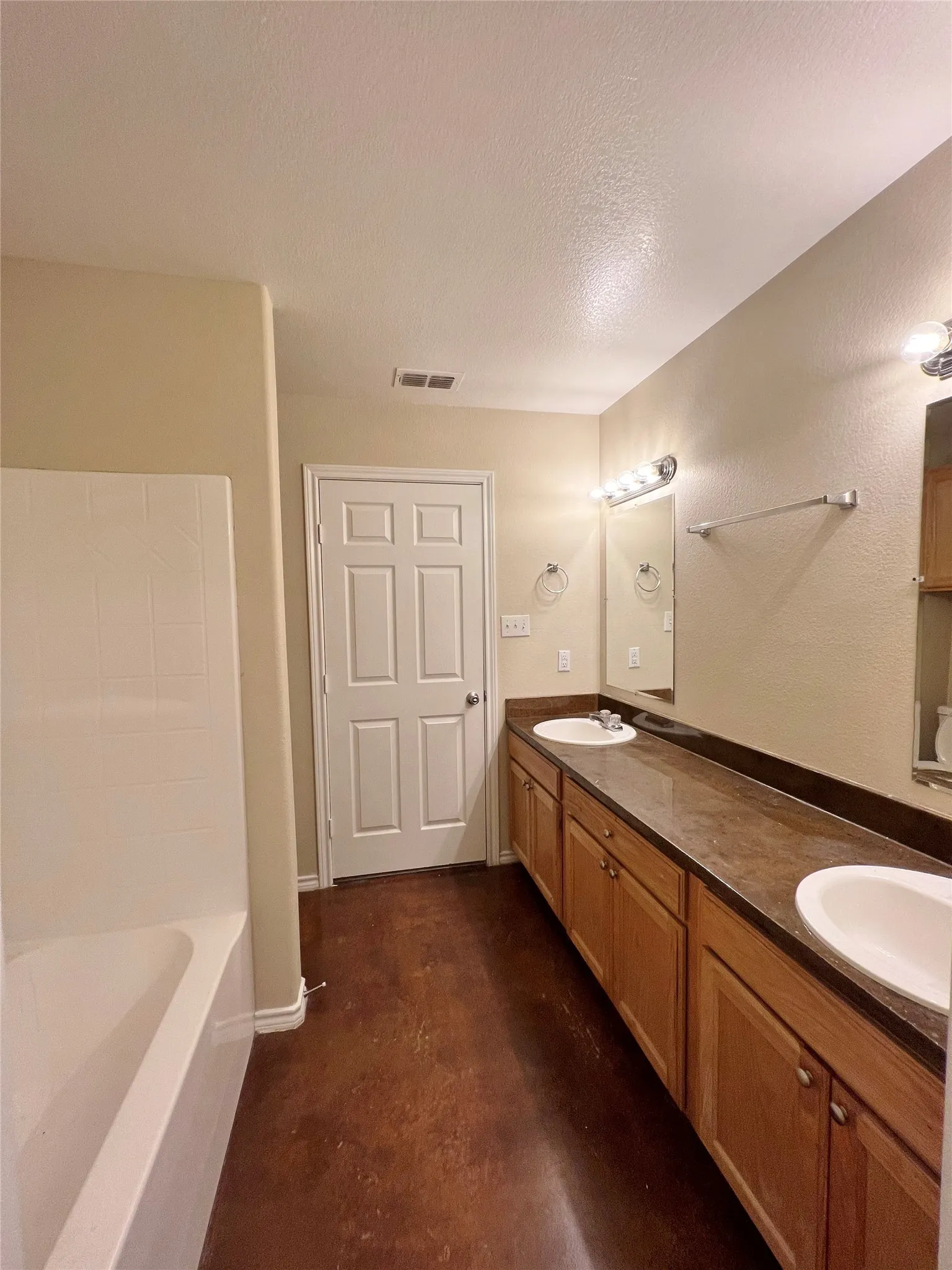 Quadruplex For Rent in Parker County , 120 Sunburst Court, Weatherford, Texas 76087, 3 Bedroom, 2 Bathroom, Garage spaces, 1,200 Sqft, built in 2007, mls#21313132, Real Estate Agent in Weatherford, Homes For Rent in Parker county, Homes For Rent in Weatherford, Realtor in Weatherford Texas, Real Estate Brokerage Independent Realty Texas, Luminita Cordes Realtor