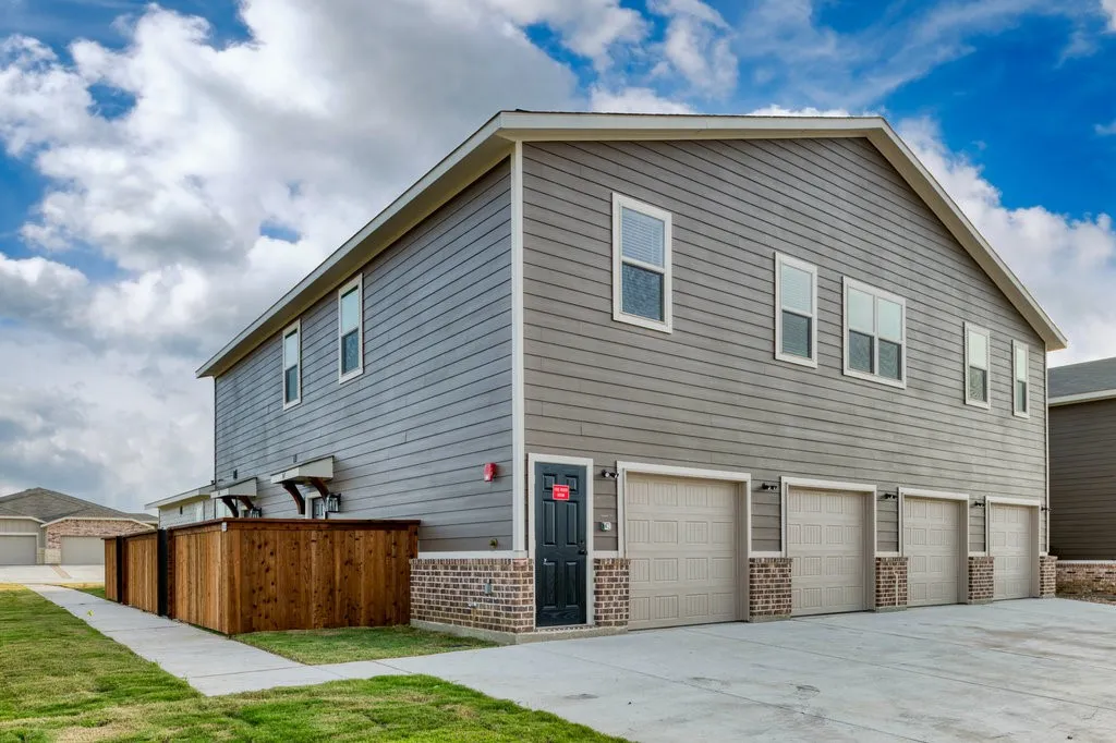 Quadruplex For Rent in Ellis County , 747 Harvest Moon Drive, Venus, Texas 76084, 2 Bedroom, 2 Bathroom, 1 Garage spaces, 1,274 Sqft, built in 2021, mls#21313135, Real Estate Agent in Venus, Homes For Rent in Ellis county, Homes For Rent in Venus, Realtor in Venus Texas, Real Estate Brokerage Independent Realty Texas, Luminita Cordes Realtor