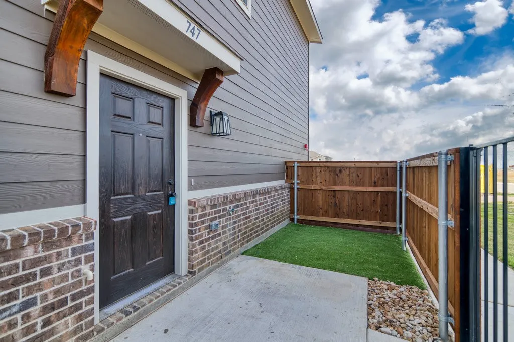 Quadruplex For Rent in Ellis County , 747 Harvest Moon Drive, Venus, Texas 76084, 2 Bedroom, 2 Bathroom, 1 Garage spaces, 1,274 Sqft, built in 2021, mls#21313135, Real Estate Agent in Venus, Homes For Rent in Ellis county, Homes For Rent in Venus, Realtor in Venus Texas, Real Estate Brokerage Independent Realty Texas, Luminita Cordes Realtor