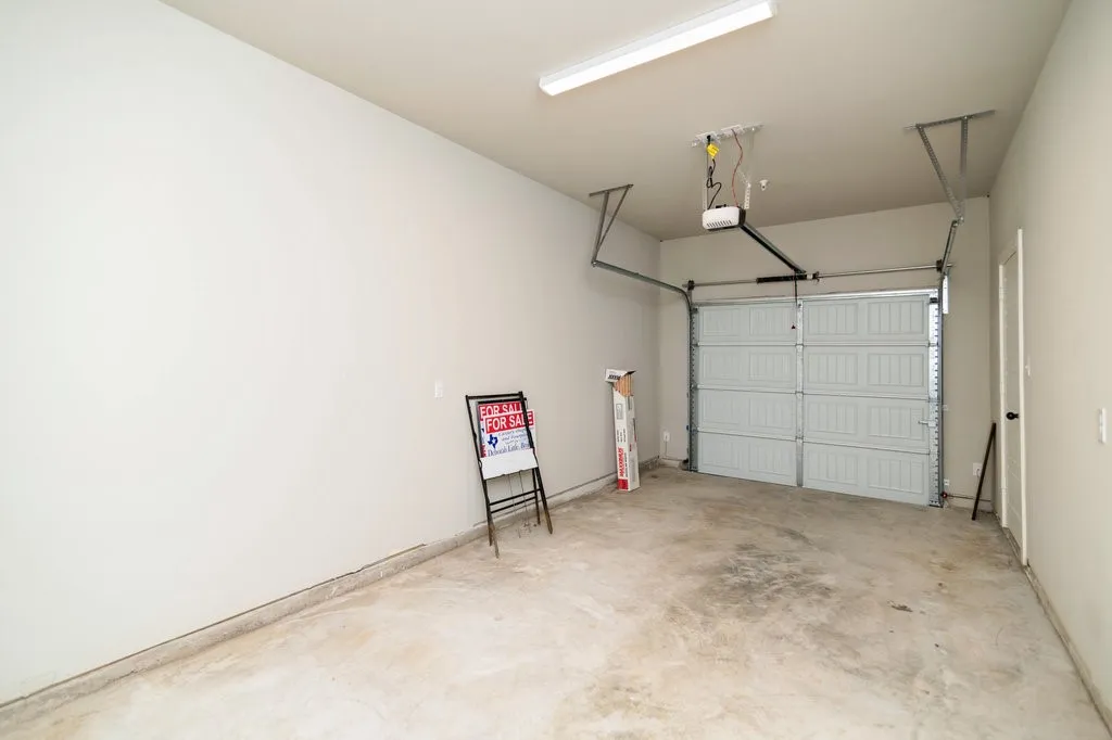 Quadruplex For Rent in Ellis County , 747 Harvest Moon Drive, Venus, Texas 76084, 2 Bedroom, 2 Bathroom, 1 Garage spaces, 1,274 Sqft, built in 2021, mls#21313135, Real Estate Agent in Venus, Homes For Rent in Ellis county, Homes For Rent in Venus, Realtor in Venus Texas, Real Estate Brokerage Independent Realty Texas, Luminita Cordes Realtor