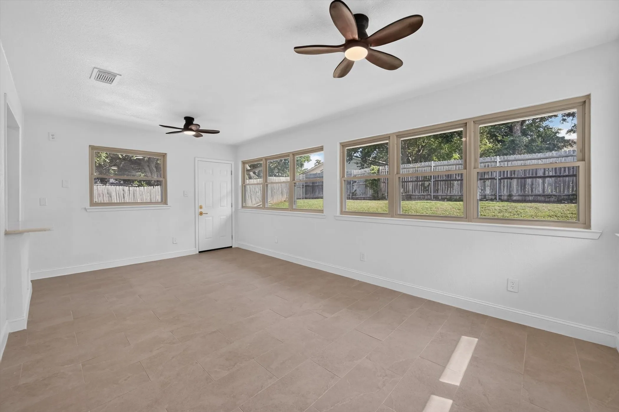 Single Family Residence For Sale in Tarrant County , 3420 Denbury Drive, Fort Worth, Texas 76133, 3 Bedroom, 2 Bathroom, 2 Garage spaces, 1,980 Sqft, built in 1975, mls#21249201, Real Estate Agent in Fort Worth, Homes For Sale in Tarrant county, Homes For Sale in Fort Worth, Realtor in Fort Worth Texas, Real Estate Brokerage Independent Realty Texas, Luminita Cordes Realtor