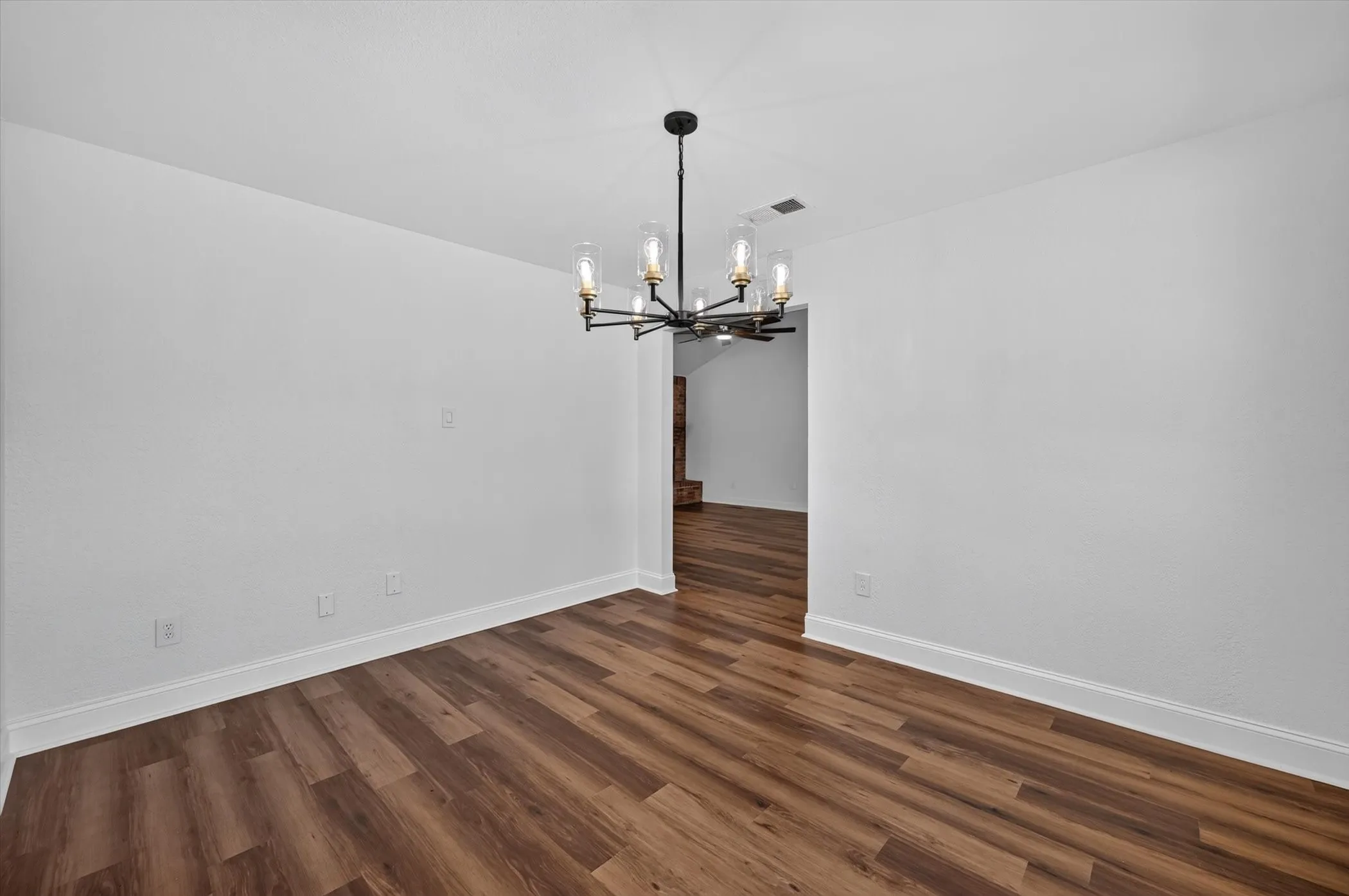 Single Family Residence For Sale in Tarrant County , 3420 Denbury Drive, Fort Worth, Texas 76133, 3 Bedroom, 2 Bathroom, 2 Garage spaces, 1,980 Sqft, built in 1975, mls#21249201, Real Estate Agent in Fort Worth, Homes For Sale in Tarrant county, Homes For Sale in Fort Worth, Realtor in Fort Worth Texas, Real Estate Brokerage Independent Realty Texas, Luminita Cordes Realtor