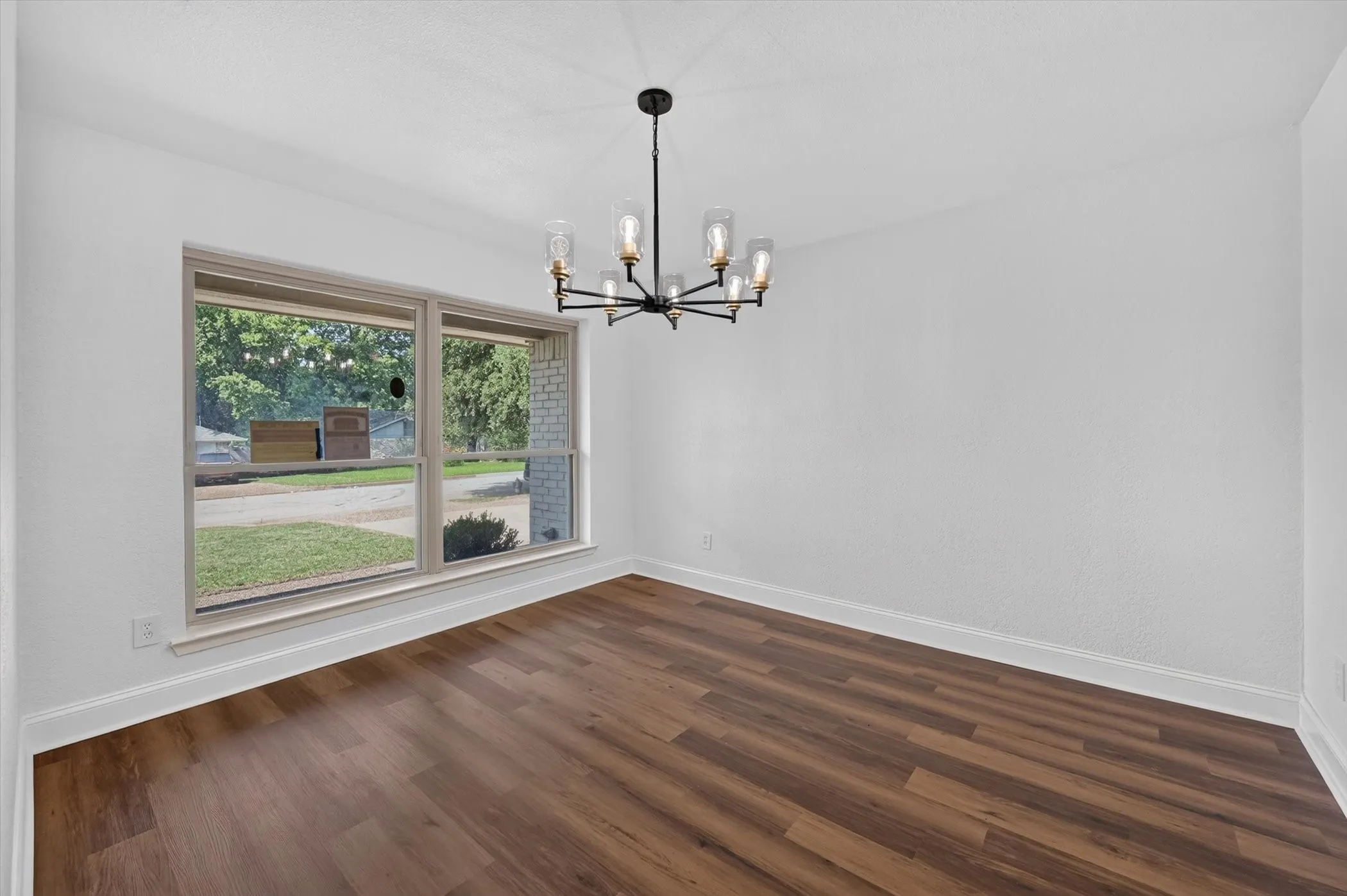 Single Family Residence For Sale in Tarrant County , 3420 Denbury Drive, Fort Worth, Texas 76133, 3 Bedroom, 2 Bathroom, 2 Garage spaces, 1,980 Sqft, built in 1975, mls#21249201, Real Estate Agent in Fort Worth, Homes For Sale in Tarrant county, Homes For Sale in Fort Worth, Realtor in Fort Worth Texas, Real Estate Brokerage Independent Realty Texas, Luminita Cordes Realtor