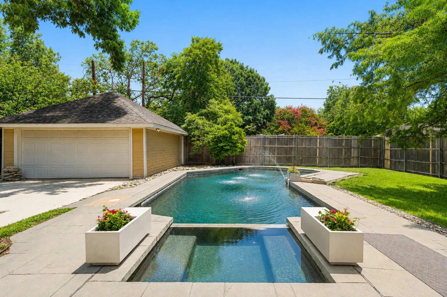 Single Family Residence For Sale in Dallas County , 4900 Victor Street, Dallas, Texas 75214, 3 Bedroom, 3 Bathroom, 2 Garage spaces, 2,826 Sqft, built in 1984, mls#21313125, Real Estate Agent in Dallas, Homes For Sale in Dallas county, Homes For Sale in Dallas, Realtor in Dallas Texas, Real Estate Brokerage Independent Realty Texas, Luminita Cordes Realtor