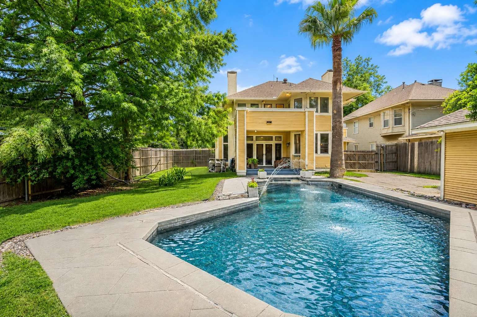 Single Family Residence For Sale in Dallas County , 4900 Victor Street, Dallas, Texas 75214, 3 Bedroom, 3 Bathroom, 2 Garage spaces, 2,826 Sqft, built in 1984, mls#21313125, Real Estate Agent in Dallas, Homes For Sale in Dallas county, Homes For Sale in Dallas, Realtor in Dallas Texas, Real Estate Brokerage Independent Realty Texas, Luminita Cordes Realtor