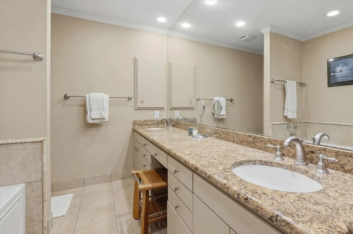 Single Family Residence For Sale in Tarrant County , 2209 Canterbury Drive, Westover Hills, Texas 76107, 4 Bedroom, 4 Bathroom, 3 Garage spaces, 4,124 Sqft, built in 1968, mls#21312764, Real Estate Agent in Westover Hills, Homes For Sale in Tarrant county, Homes For Sale in Westover Hills, Realtor in Westover Hills Texas, Real Estate Brokerage Independent Realty Texas, Luminita Cordes Realtor