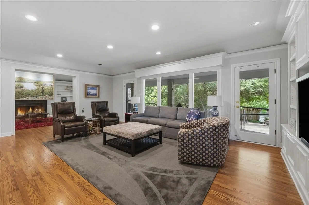 Single Family Residence For Sale in Tarrant County , 2209 Canterbury Drive, Westover Hills, Texas 76107, 4 Bedroom, 4 Bathroom, 3 Garage spaces, 4,124 Sqft, built in 1968, mls#21312764, Real Estate Agent in Westover Hills, Homes For Sale in Tarrant county, Homes For Sale in Westover Hills, Realtor in Westover Hills Texas, Real Estate Brokerage Independent Realty Texas, Luminita Cordes Realtor