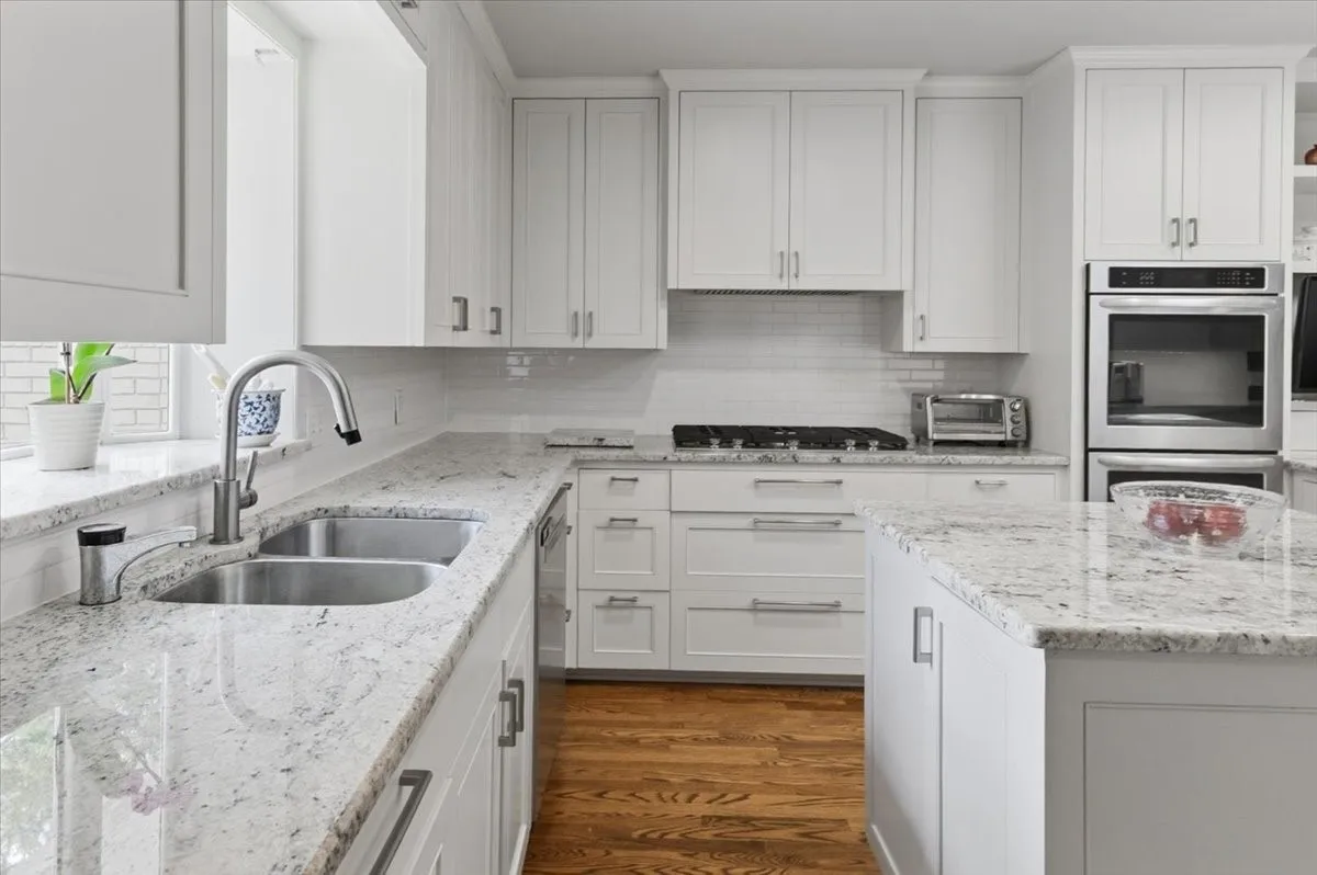 Single Family Residence For Sale in Tarrant County , 2209 Canterbury Drive, Westover Hills, Texas 76107, 4 Bedroom, 4 Bathroom, 3 Garage spaces, 4,124 Sqft, built in 1968, mls#21312764, Real Estate Agent in Westover Hills, Homes For Sale in Tarrant county, Homes For Sale in Westover Hills, Realtor in Westover Hills Texas, Real Estate Brokerage Independent Realty Texas, Luminita Cordes Realtor