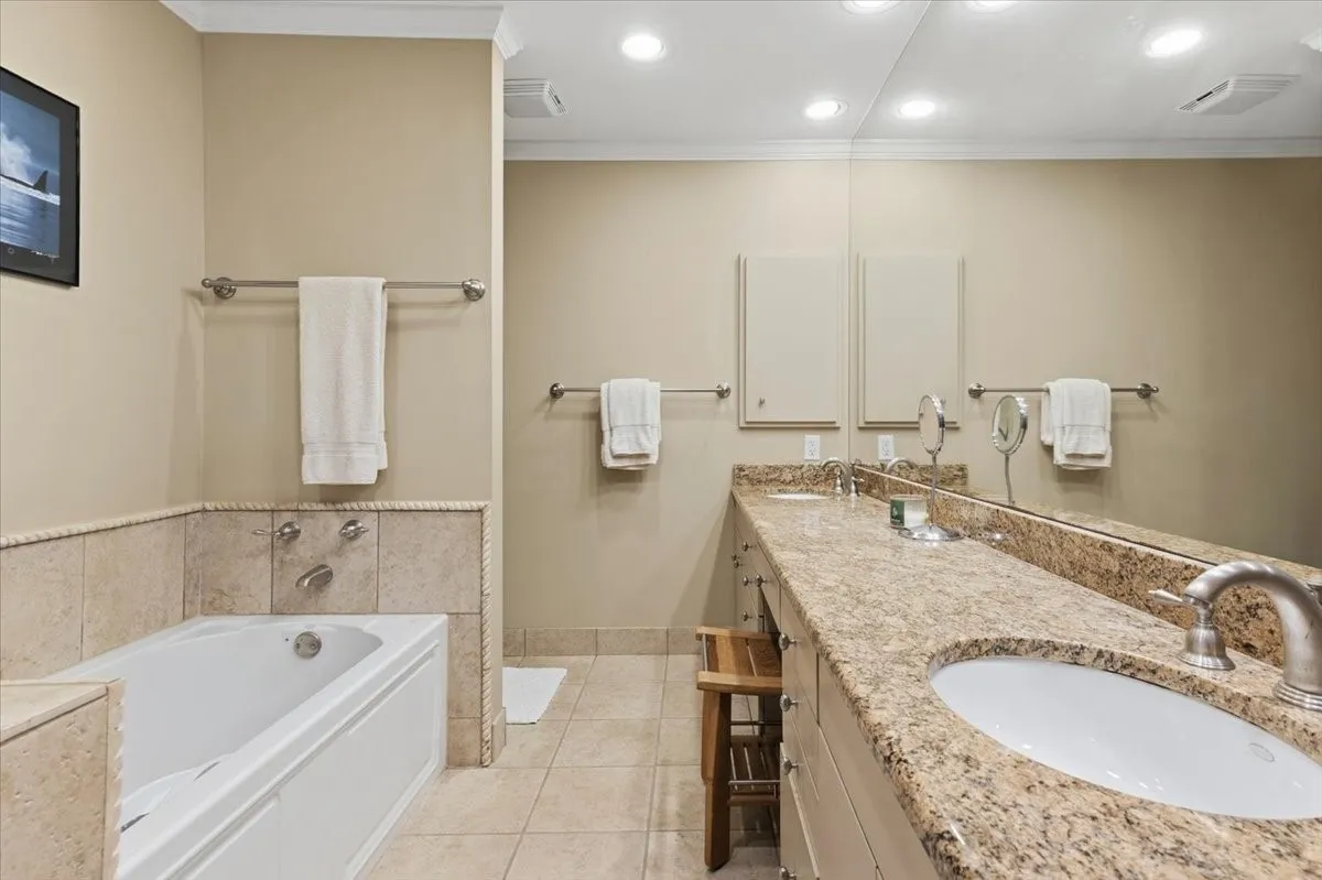 Single Family Residence For Sale in Tarrant County , 2209 Canterbury Drive, Westover Hills, Texas 76107, 4 Bedroom, 4 Bathroom, 3 Garage spaces, 4,124 Sqft, built in 1968, mls#21312764, Real Estate Agent in Westover Hills, Homes For Sale in Tarrant county, Homes For Sale in Westover Hills, Realtor in Westover Hills Texas, Real Estate Brokerage Independent Realty Texas, Luminita Cordes Realtor