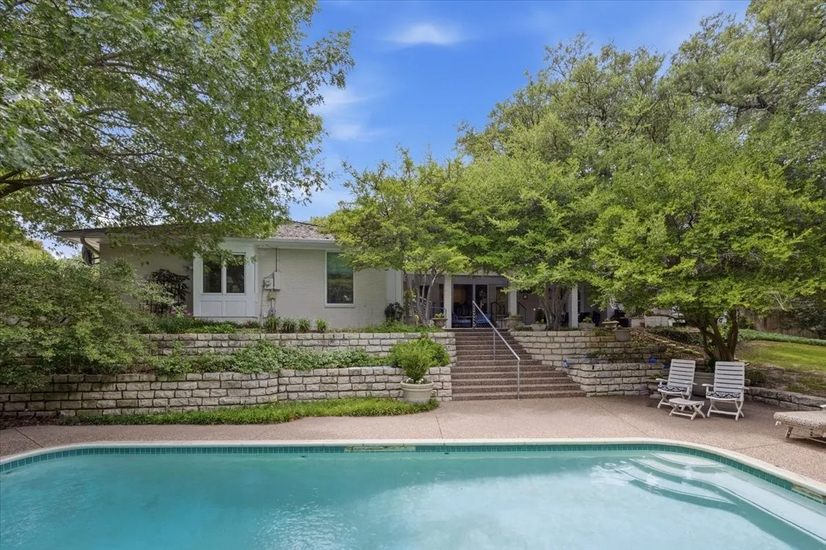 Single Family Residence For Sale in Tarrant County , 2209 Canterbury Drive, Westover Hills, Texas 76107, 4 Bedroom, 4 Bathroom, 3 Garage spaces, 4,124 Sqft, built in 1968, mls#21312764, Real Estate Agent in Westover Hills, Homes For Sale in Tarrant county, Homes For Sale in Westover Hills, Realtor in Westover Hills Texas, Real Estate Brokerage Independent Realty Texas, Luminita Cordes Realtor