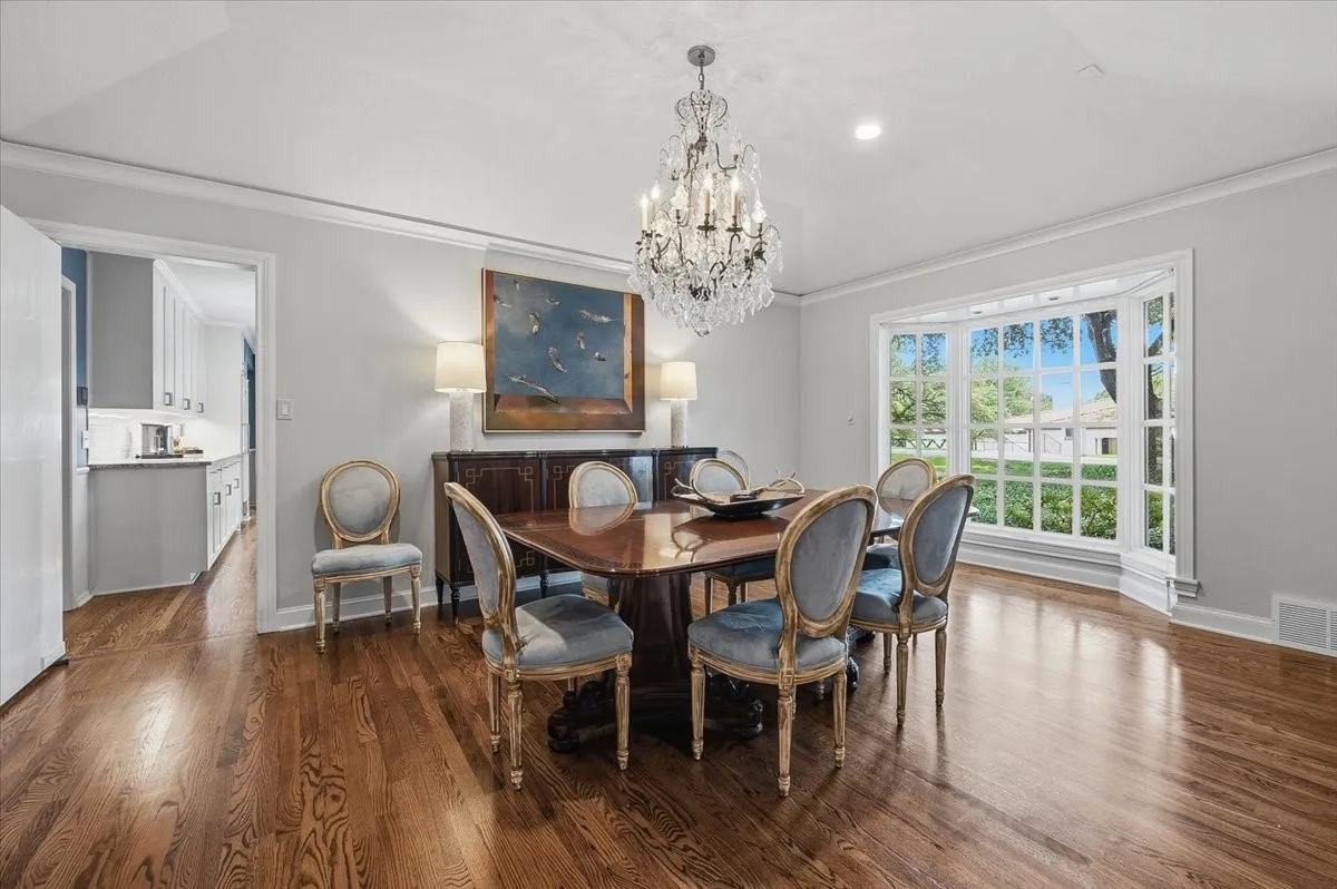 Single Family Residence For Sale in Tarrant County , 2209 Canterbury Drive, Westover Hills, Texas 76107, 4 Bedroom, 4 Bathroom, 3 Garage spaces, 4,124 Sqft, built in 1968, mls#21312764, Real Estate Agent in Westover Hills, Homes For Sale in Tarrant county, Homes For Sale in Westover Hills, Realtor in Westover Hills Texas, Real Estate Brokerage Independent Realty Texas, Luminita Cordes Realtor