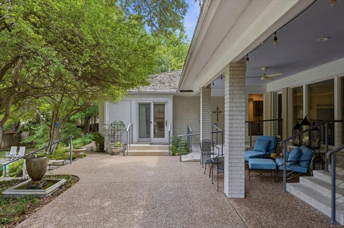 Single Family Residence For Sale in Tarrant County , 2209 Canterbury Drive, Westover Hills, Texas 76107, 4 Bedroom, 4 Bathroom, 3 Garage spaces, 4,124 Sqft, built in 1968, mls#21312764, Real Estate Agent in Westover Hills, Homes For Sale in Tarrant county, Homes For Sale in Westover Hills, Realtor in Westover Hills Texas, Real Estate Brokerage Independent Realty Texas, Luminita Cordes Realtor