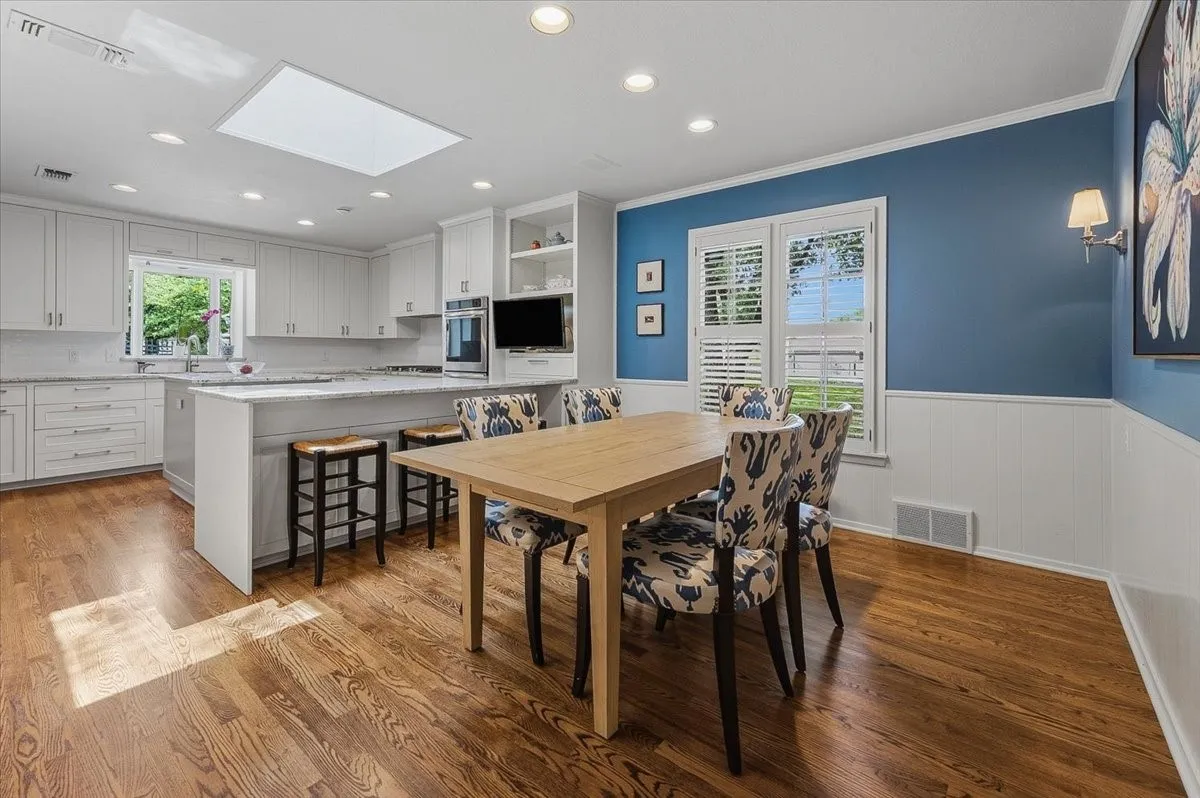 Single Family Residence For Sale in Tarrant County , 2209 Canterbury Drive, Westover Hills, Texas 76107, 4 Bedroom, 4 Bathroom, 3 Garage spaces, 4,124 Sqft, built in 1968, mls#21312764, Real Estate Agent in Westover Hills, Homes For Sale in Tarrant county, Homes For Sale in Westover Hills, Realtor in Westover Hills Texas, Real Estate Brokerage Independent Realty Texas, Luminita Cordes Realtor
