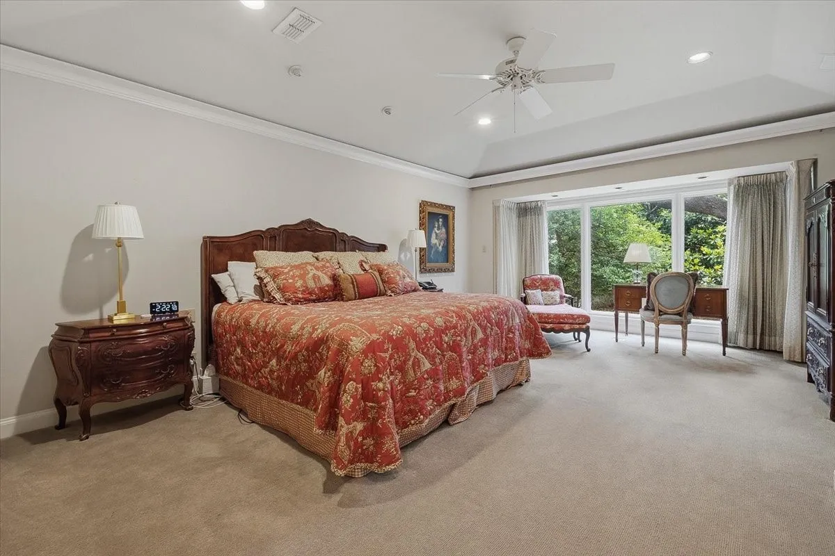 Single Family Residence For Sale in Tarrant County , 2209 Canterbury Drive, Westover Hills, Texas 76107, 4 Bedroom, 4 Bathroom, 3 Garage spaces, 4,124 Sqft, built in 1968, mls#21312764, Real Estate Agent in Westover Hills, Homes For Sale in Tarrant county, Homes For Sale in Westover Hills, Realtor in Westover Hills Texas, Real Estate Brokerage Independent Realty Texas, Luminita Cordes Realtor