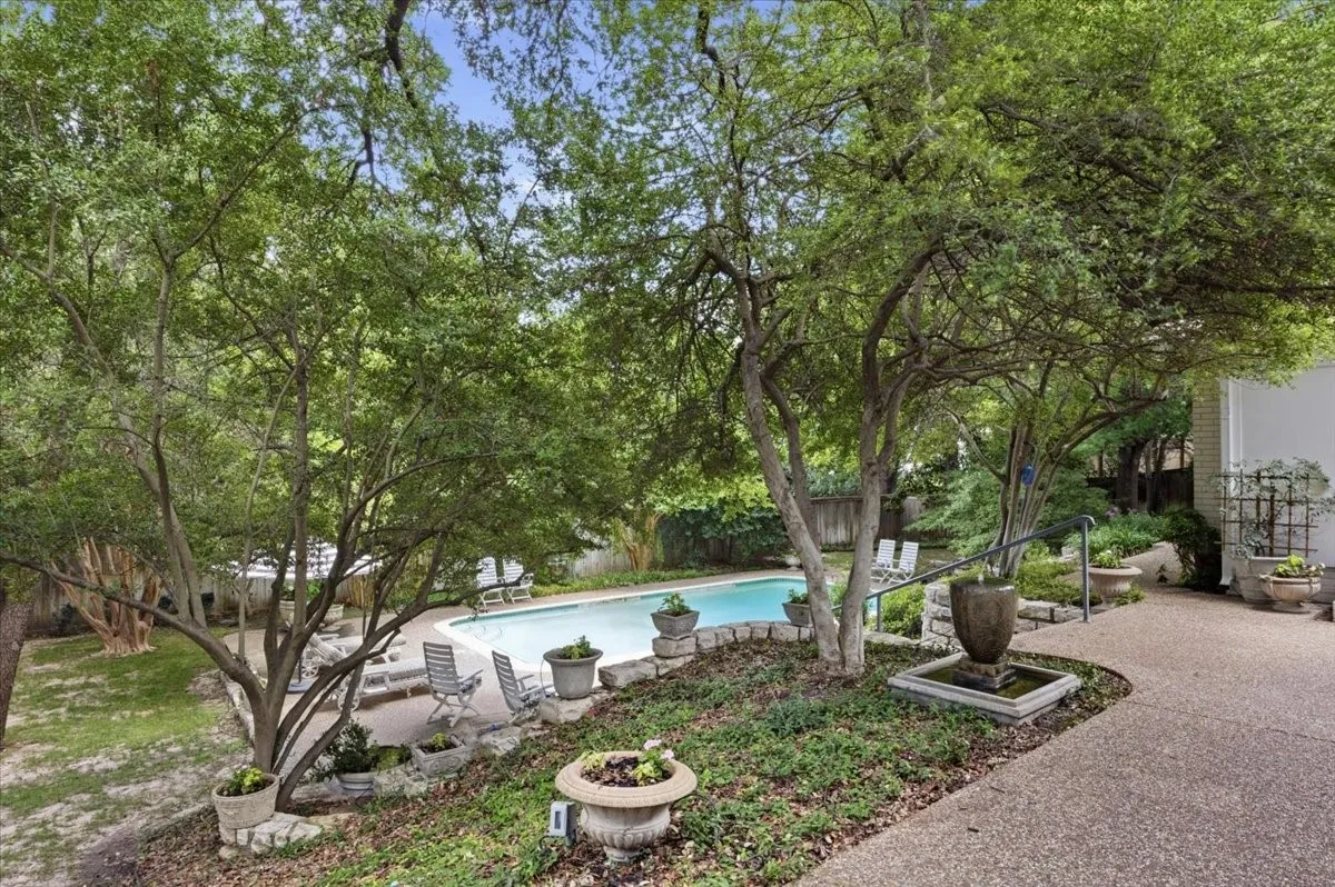 Single Family Residence For Sale in Tarrant County , 2209 Canterbury Drive, Westover Hills, Texas 76107, 4 Bedroom, 4 Bathroom, 3 Garage spaces, 4,124 Sqft, built in 1968, mls#21312764, Real Estate Agent in Westover Hills, Homes For Sale in Tarrant county, Homes For Sale in Westover Hills, Realtor in Westover Hills Texas, Real Estate Brokerage Independent Realty Texas, Luminita Cordes Realtor