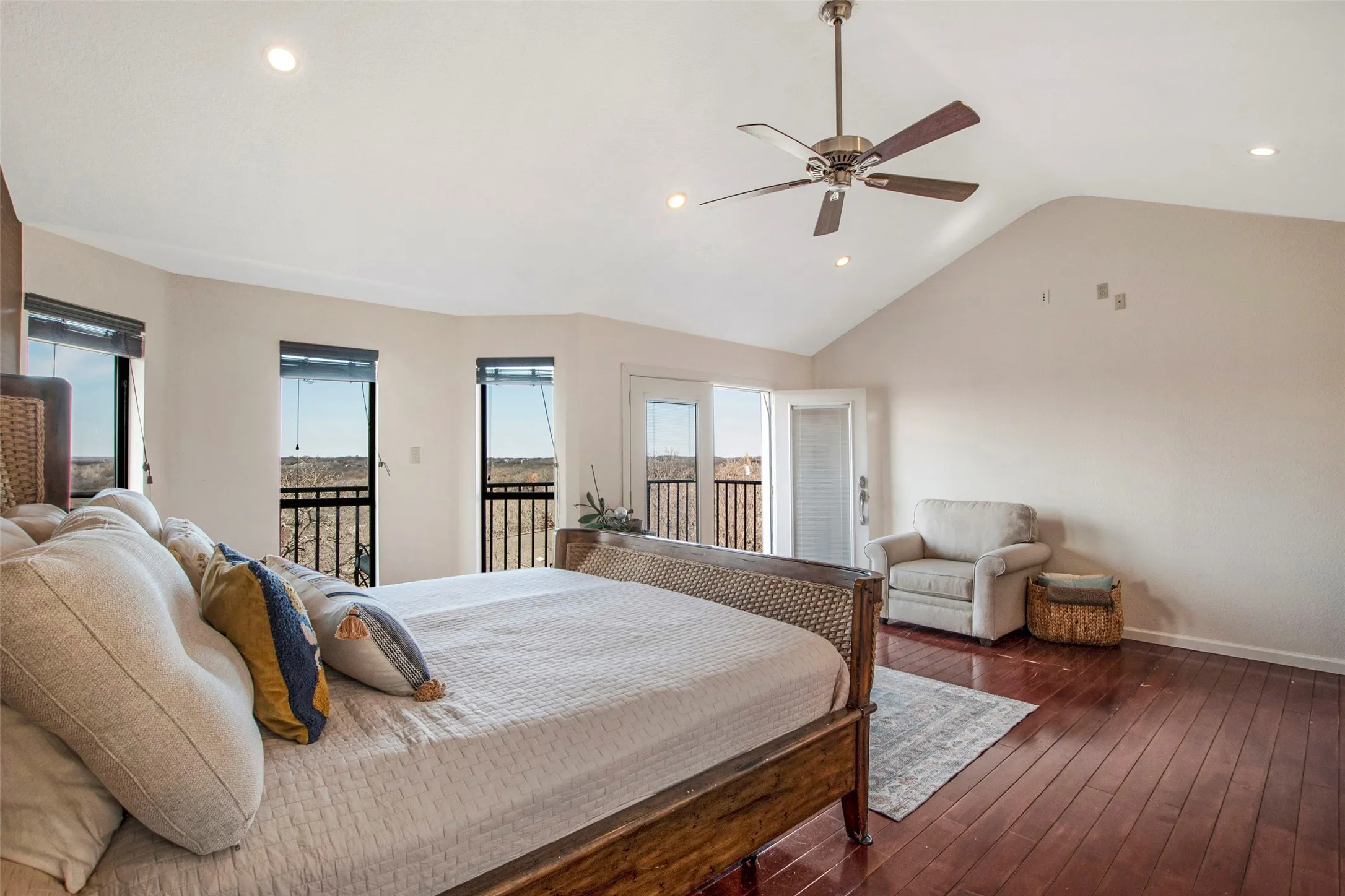 Vaulted ceilings with recessed lighting and a ceiling fan