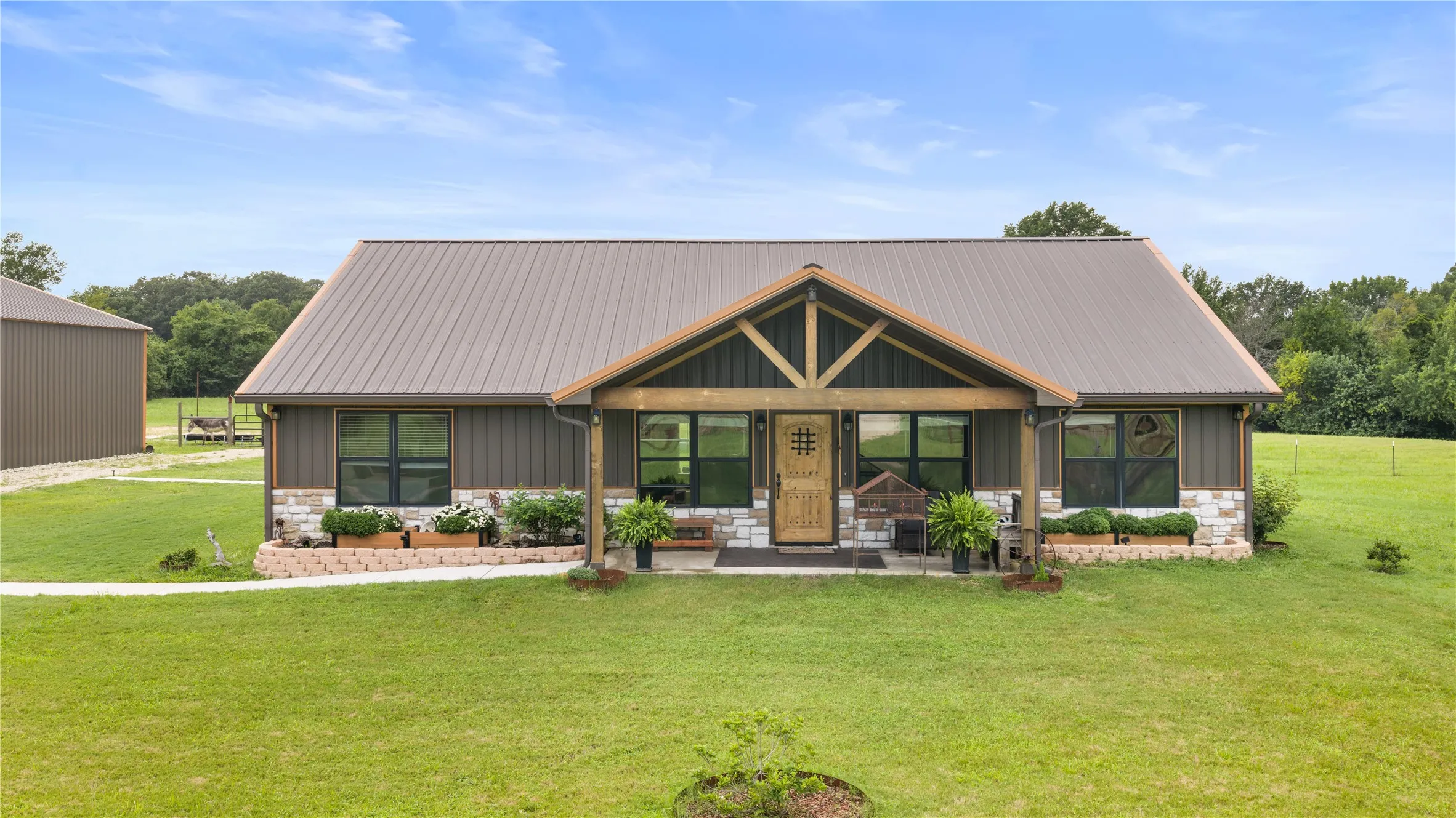 Single Family Residence For Sale in Lamar County , 13217 Farm Road 195, Paris, Texas 75462, 3 Bedroom, 2 Bathroom, Garage spaces, 1,850 Sqft, built in 2022, mls#21313062, Real Estate Agent in Paris, Homes For Sale in Lamar county, Homes For Sale in Paris, Realtor in Paris Texas, Real Estate Brokerage Independent Realty Texas, Luminita Cordes Realtor