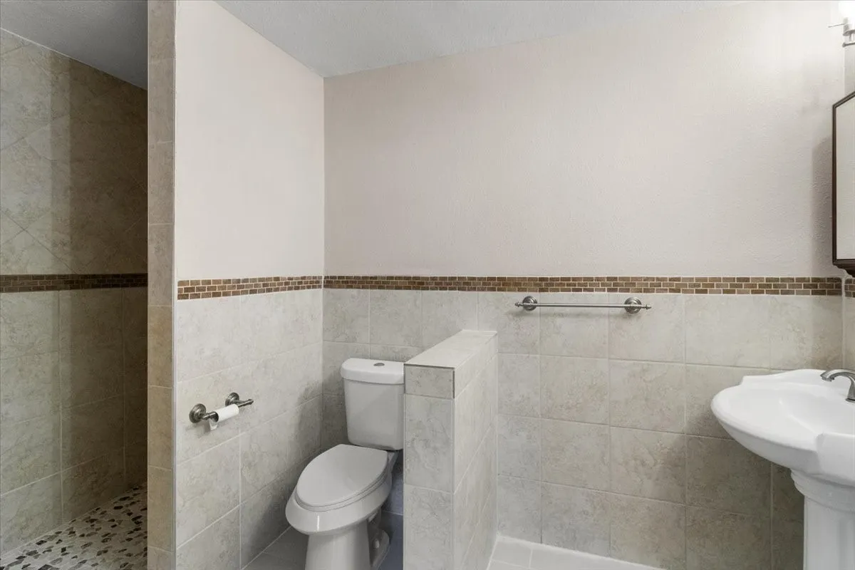 Single Family Residence For Sale in Tarrant County , 6000 Monterrey Drive, Fort Worth, Texas 76112, 4 Bedroom, 3 Bathroom, Garage spaces, 2,189 Sqft, built in 1955, mls#21313195, Real Estate Agent in Fort Worth, Homes For Sale in Tarrant county, Homes For Sale in Fort Worth, Realtor in Fort Worth Texas, Real Estate Brokerage Independent Realty Texas, Luminita Cordes Realtor