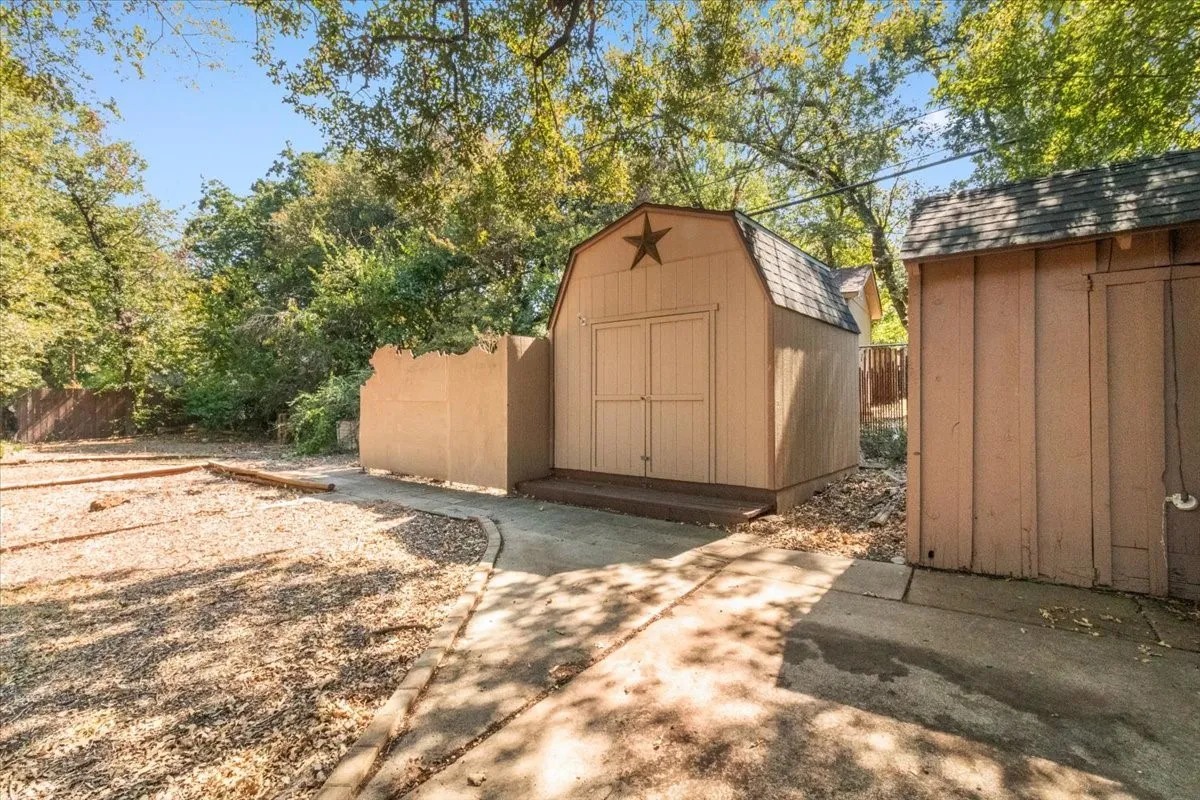 Single Family Residence For Sale in Tarrant County , 6000 Monterrey Drive, Fort Worth, Texas 76112, 4 Bedroom, 3 Bathroom, Garage spaces, 2,189 Sqft, built in 1955, mls#21313195, Real Estate Agent in Fort Worth, Homes For Sale in Tarrant county, Homes For Sale in Fort Worth, Realtor in Fort Worth Texas, Real Estate Brokerage Independent Realty Texas, Luminita Cordes Realtor