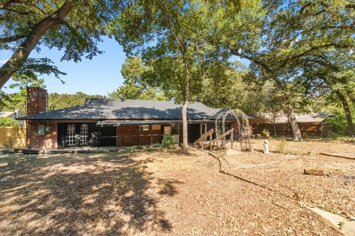 Single Family Residence For Sale in Tarrant County , 6000 Monterrey Drive, Fort Worth, Texas 76112, 4 Bedroom, 3 Bathroom, Garage spaces, 2,189 Sqft, built in 1955, mls#21313195, Real Estate Agent in Fort Worth, Homes For Sale in Tarrant county, Homes For Sale in Fort Worth, Realtor in Fort Worth Texas, Real Estate Brokerage Independent Realty Texas, Luminita Cordes Realtor
