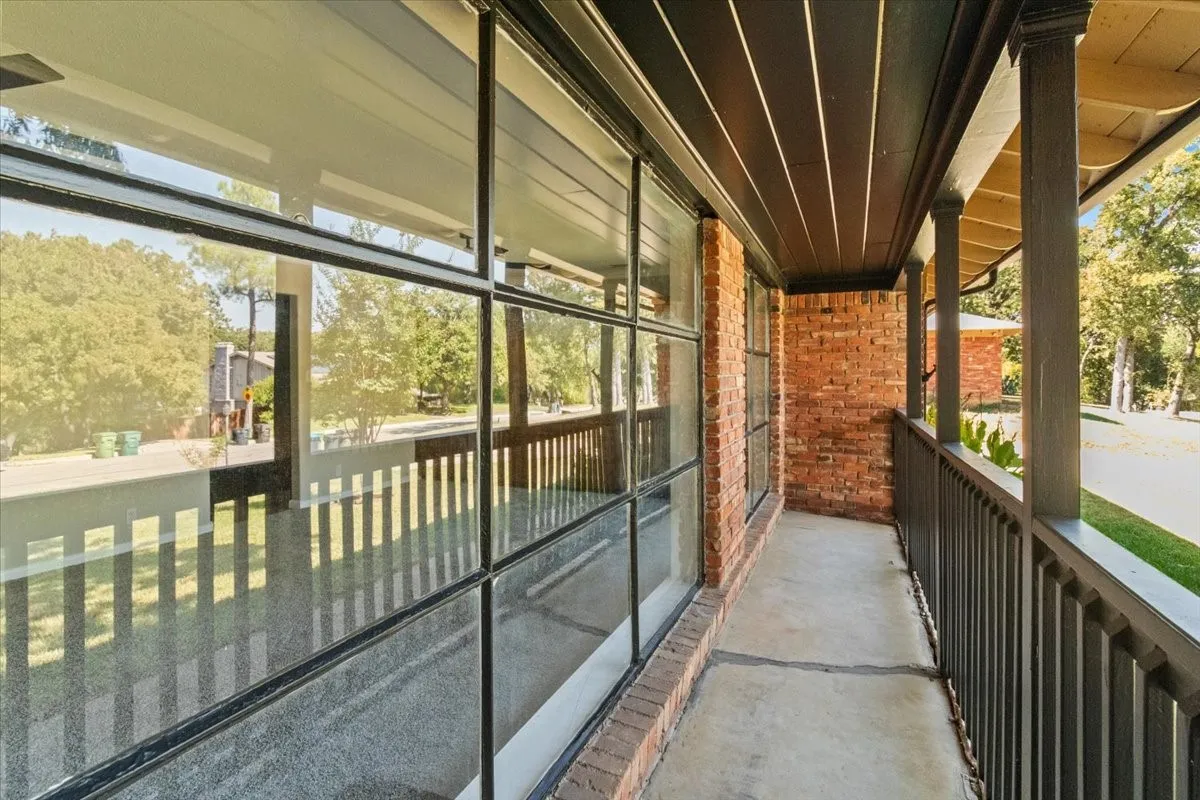 Single Family Residence For Sale in Tarrant County , 6000 Monterrey Drive, Fort Worth, Texas 76112, 4 Bedroom, 3 Bathroom, Garage spaces, 2,189 Sqft, built in 1955, mls#21313195, Real Estate Agent in Fort Worth, Homes For Sale in Tarrant county, Homes For Sale in Fort Worth, Realtor in Fort Worth Texas, Real Estate Brokerage Independent Realty Texas, Luminita Cordes Realtor