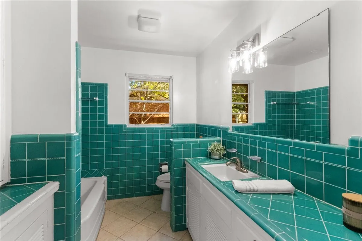 Single Family Residence For Sale in Tarrant County , 6000 Monterrey Drive, Fort Worth, Texas 76112, 4 Bedroom, 3 Bathroom, Garage spaces, 2,189 Sqft, built in 1955, mls#21313195, Real Estate Agent in Fort Worth, Homes For Sale in Tarrant county, Homes For Sale in Fort Worth, Realtor in Fort Worth Texas, Real Estate Brokerage Independent Realty Texas, Luminita Cordes Realtor