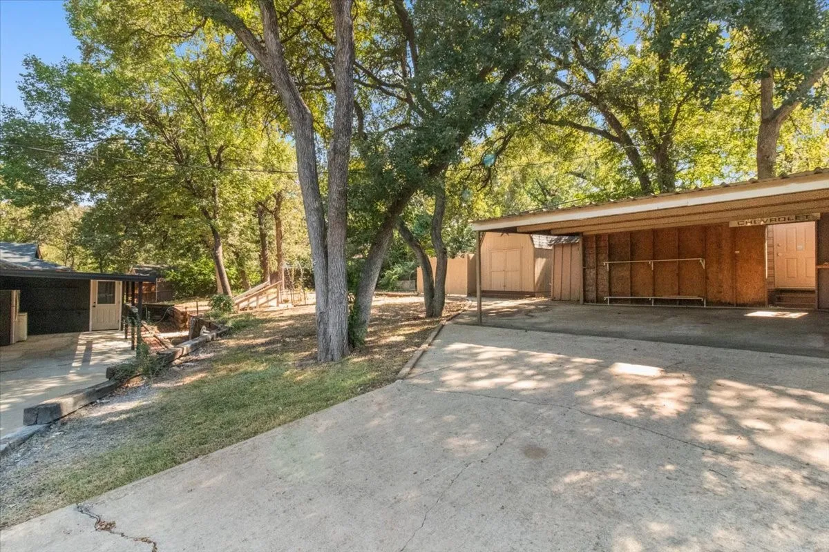 Single Family Residence For Sale in Tarrant County , 6000 Monterrey Drive, Fort Worth, Texas 76112, 4 Bedroom, 3 Bathroom, Garage spaces, 2,189 Sqft, built in 1955, mls#21313195, Real Estate Agent in Fort Worth, Homes For Sale in Tarrant county, Homes For Sale in Fort Worth, Realtor in Fort Worth Texas, Real Estate Brokerage Independent Realty Texas, Luminita Cordes Realtor