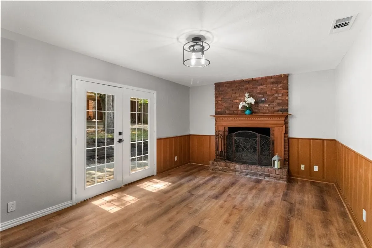 Single Family Residence For Sale in Tarrant County , 6000 Monterrey Drive, Fort Worth, Texas 76112, 4 Bedroom, 3 Bathroom, Garage spaces, 2,189 Sqft, built in 1955, mls#21313195, Real Estate Agent in Fort Worth, Homes For Sale in Tarrant county, Homes For Sale in Fort Worth, Realtor in Fort Worth Texas, Real Estate Brokerage Independent Realty Texas, Luminita Cordes Realtor