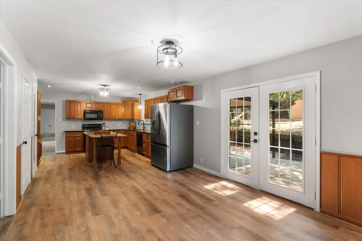 Single Family Residence For Sale in Tarrant County , 6000 Monterrey Drive, Fort Worth, Texas 76112, 4 Bedroom, 3 Bathroom, Garage spaces, 2,189 Sqft, built in 1955, mls#21313195, Real Estate Agent in Fort Worth, Homes For Sale in Tarrant county, Homes For Sale in Fort Worth, Realtor in Fort Worth Texas, Real Estate Brokerage Independent Realty Texas, Luminita Cordes Realtor