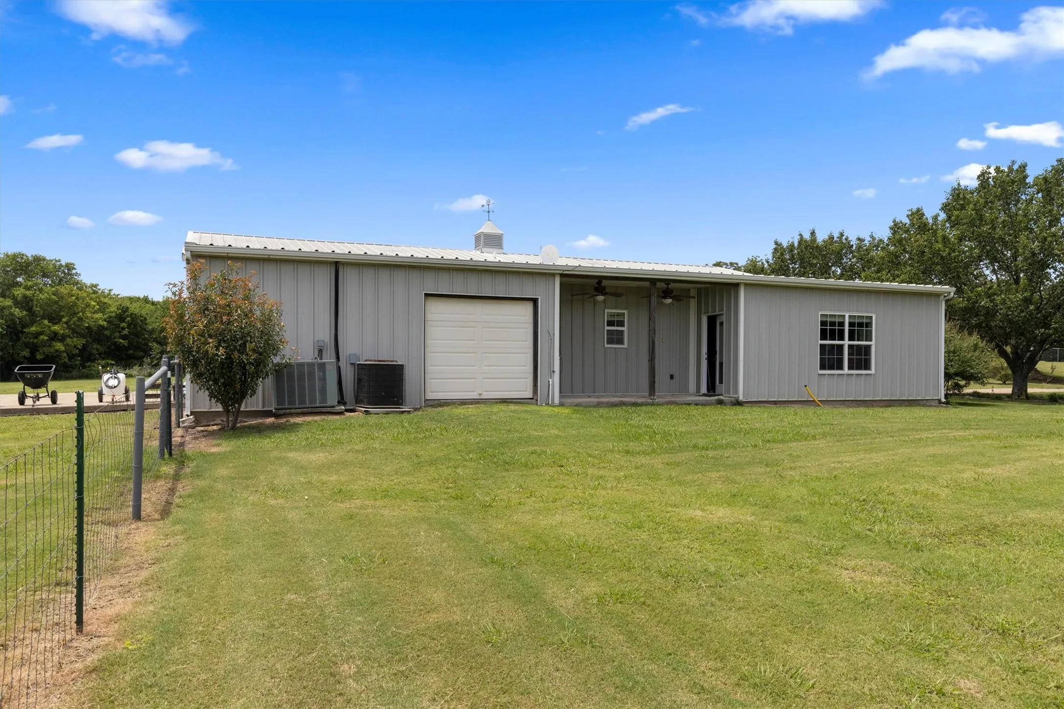 Single Family Residence For Sale in Rockwall County , 1187 N Country Lane, Rockwall, Texas 75087, 4 Bedroom, 4 Bathroom, 2 Garage spaces, 3,500 Sqft, built in 2020, mls#21312332, Real Estate Agent in Rockwall, Homes For Sale in Rockwall county, Homes For Sale in Rockwall, Realtor in Rockwall Texas, Real Estate Brokerage Independent Realty Texas, Luminita Cordes Realtor
