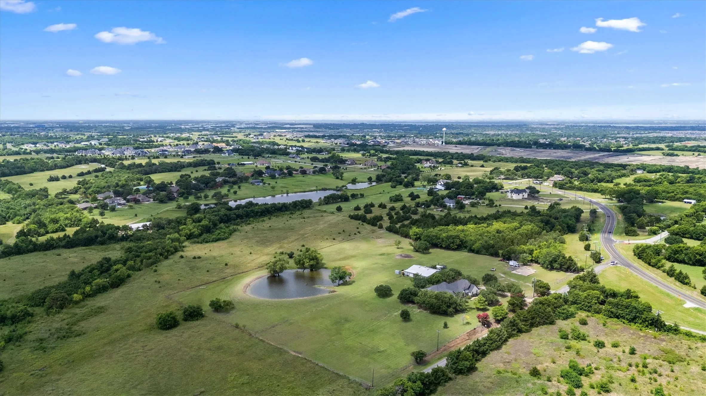 Single Family Residence For Sale in Rockwall County , 1187 N Country Lane, Rockwall, Texas 75087, 4 Bedroom, 4 Bathroom, 2 Garage spaces, 3,500 Sqft, built in 2020, mls#21312332, Real Estate Agent in Rockwall, Homes For Sale in Rockwall county, Homes For Sale in Rockwall, Realtor in Rockwall Texas, Real Estate Brokerage Independent Realty Texas, Luminita Cordes Realtor