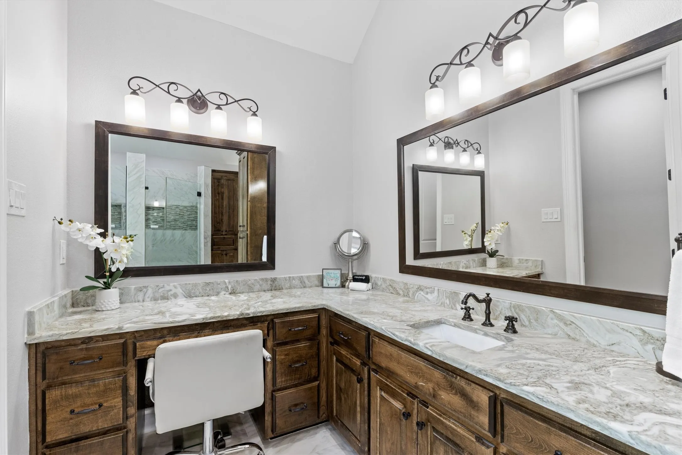 Single Family Residence For Sale in Rockwall County , 1187 N Country Lane, Rockwall, Texas 75087, 4 Bedroom, 4 Bathroom, 2 Garage spaces, 3,500 Sqft, built in 2020, mls#21312332, Real Estate Agent in Rockwall, Homes For Sale in Rockwall county, Homes For Sale in Rockwall, Realtor in Rockwall Texas, Real Estate Brokerage Independent Realty Texas, Luminita Cordes Realtor
