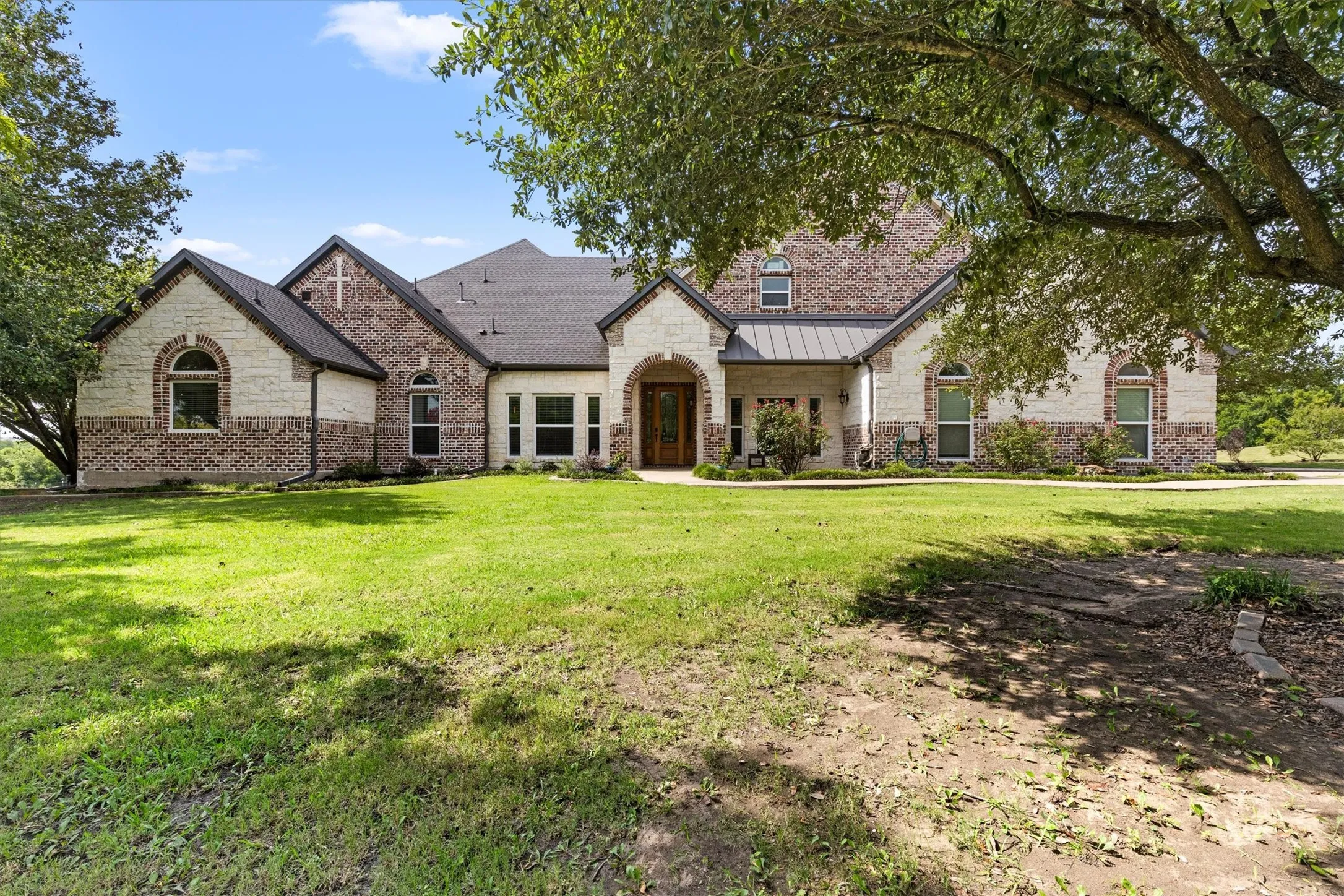Single Family Residence For Sale in Rockwall County , 1187 N Country Lane, Rockwall, Texas 75087, 4 Bedroom, 4 Bathroom, 2 Garage spaces, 3,500 Sqft, built in 2020, mls#21312332, Real Estate Agent in Rockwall, Homes For Sale in Rockwall county, Homes For Sale in Rockwall, Realtor in Rockwall Texas, Real Estate Brokerage Independent Realty Texas, Luminita Cordes Realtor